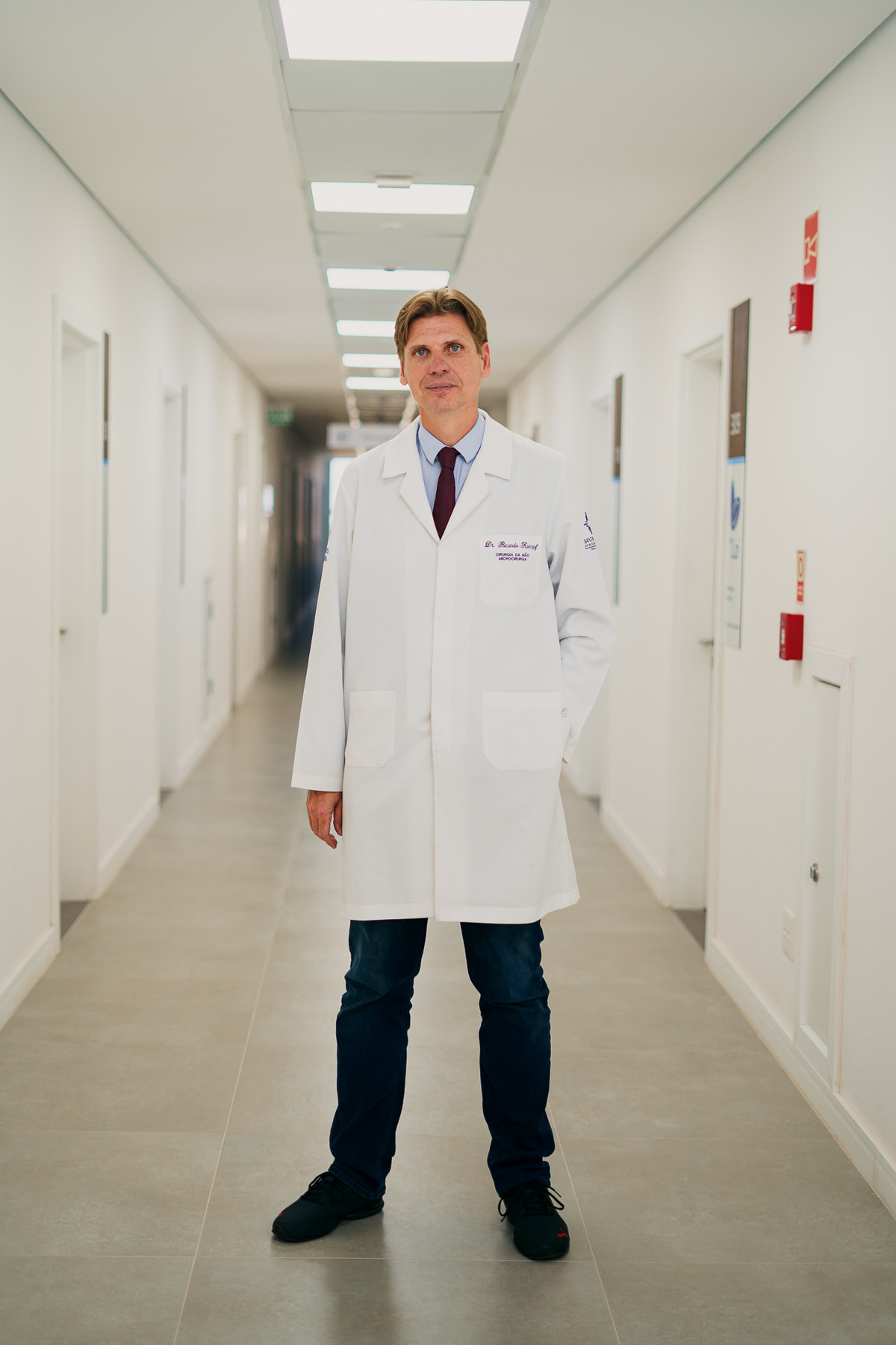 felipe-lopes-fotografia-fotografo-em-osorio-rio-grande-do-sul-ensaio-empresarial-corporativo-medico-de-maos-rafael-kaempt-hospital-lifeplus-em-xangri-la