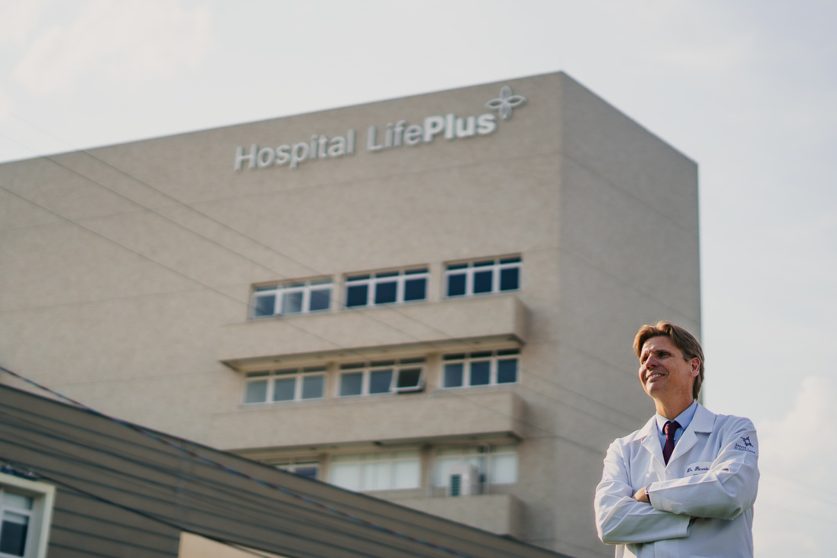 felipe-lopes-fotografia-fotografo-em-osorio-rio-grande-do-sul-ensaio-empresarial-corporativo-medico-de-maos-rafael-kaempt-hospital-lifeplus-em-xangri-la