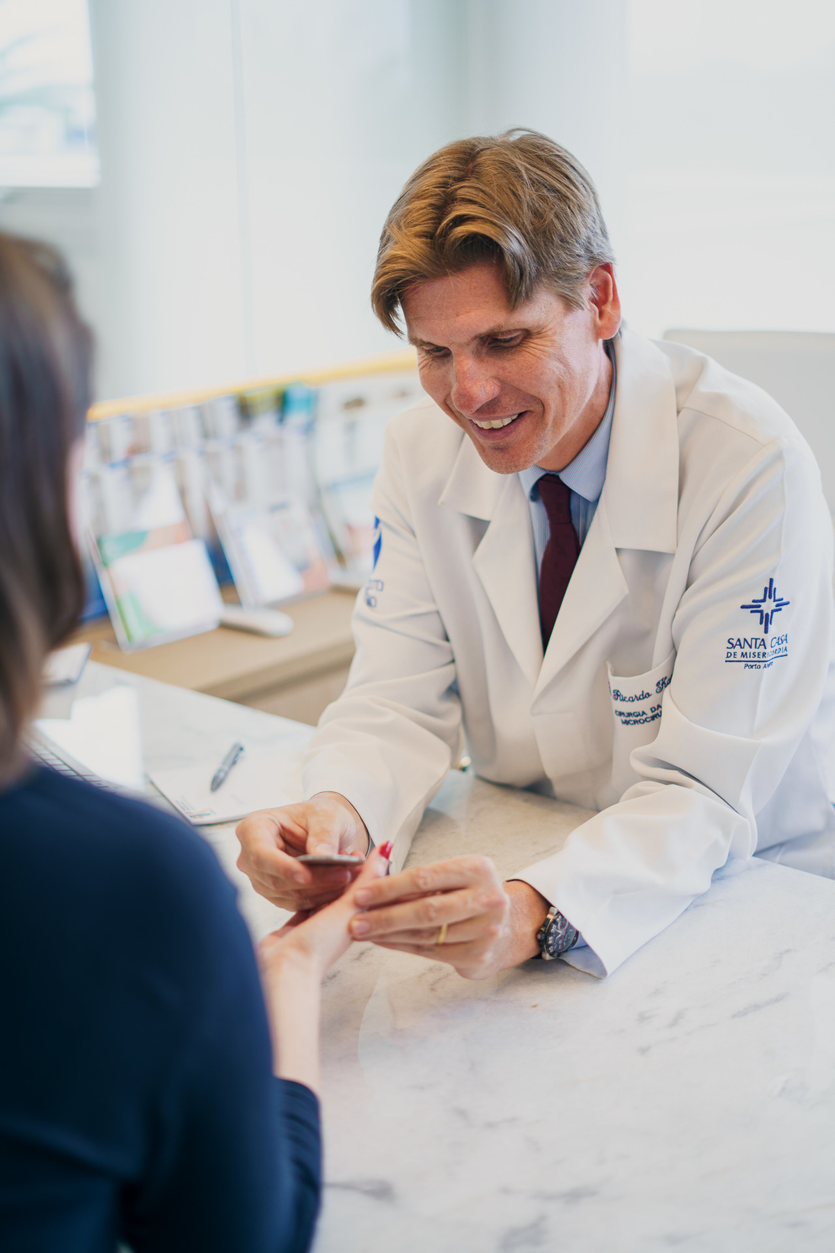 felipe-lopes-fotografia-fotografo-em-osorio-rio-grande-do-sul-ensaio-empresarial-corporativo-medico-de-maos-rafael-kaempt-hospital-lifeplus-em-xangri-la