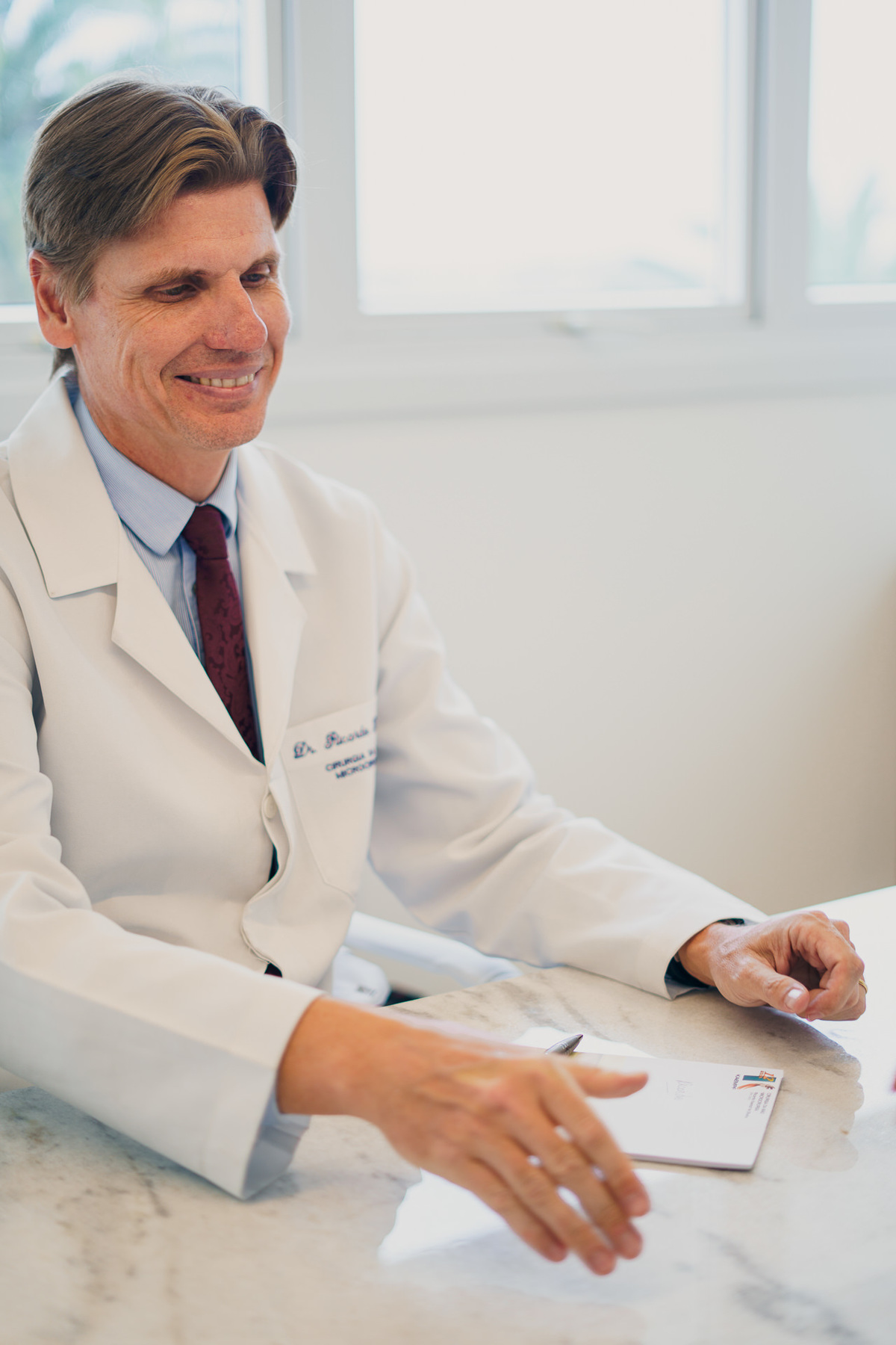 felipe-lopes-fotografia-fotografo-em-osorio-rio-grande-do-sul-ensaio-empresarial-corporativo-medico-de-maos-rafael-kaempt-hospital-lifeplus-em-xangri-la