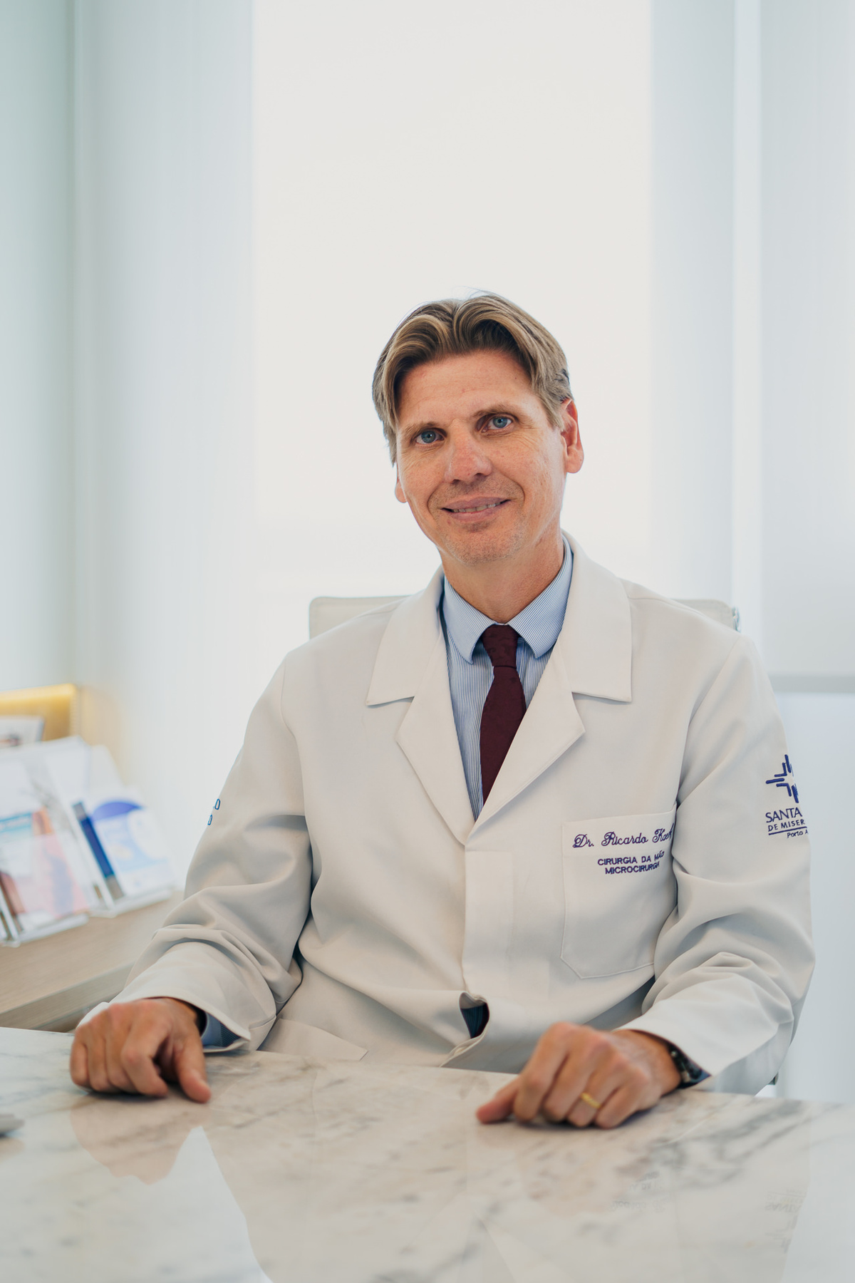 felipe-lopes-fotografia-fotografo-em-osorio-rio-grande-do-sul-ensaio-empresarial-corporativo-medico-de-maos-rafael-kaempt-hospital-lifeplus-em-xangri-la