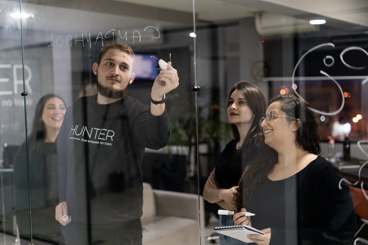 felipe-lopes-fotografia-fotografo-em-osorio-rio-grande-do-sul-ensaio-empresarial--de-marca-corporativo-hunter-empresa-de-assessoria-de-marketing-capao-da-canoa