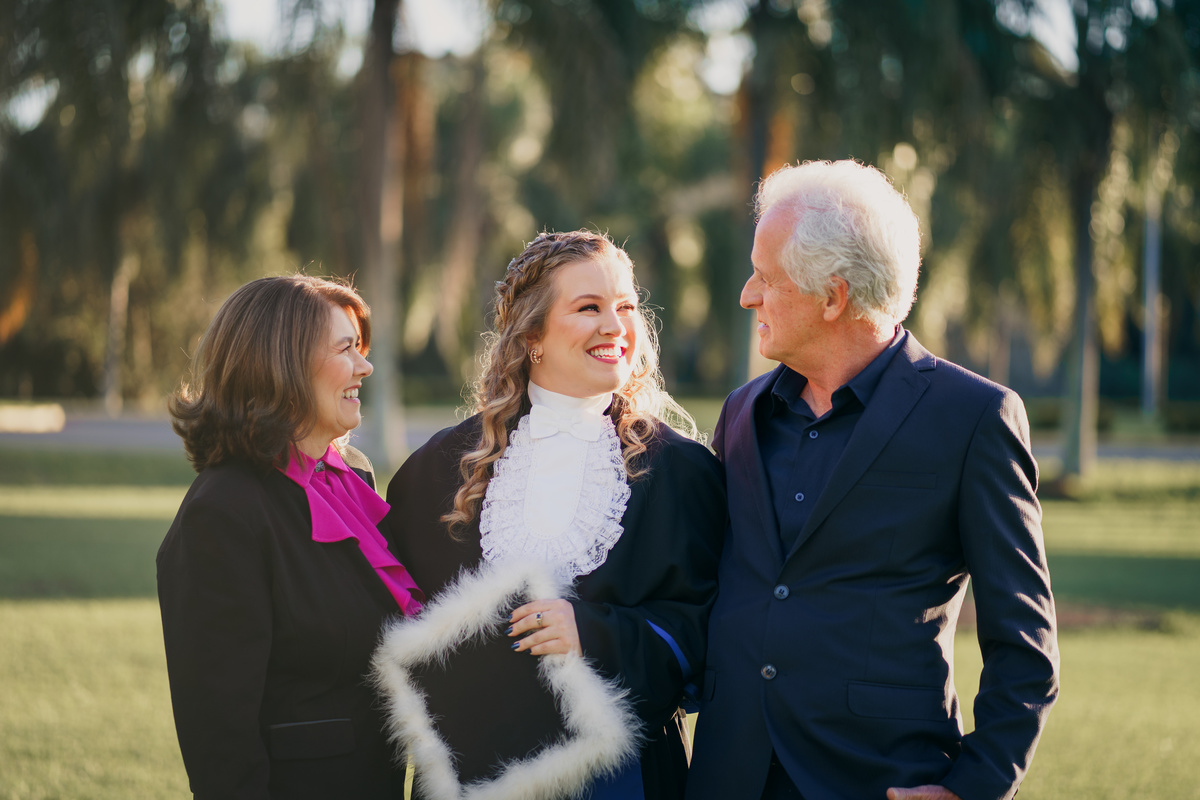 fotografo-felipe-lopes-fotografia-em-osorio-ensaio-de-toga-externo-na-unisinos-sao-leopoldo-rio-grande-do-sul