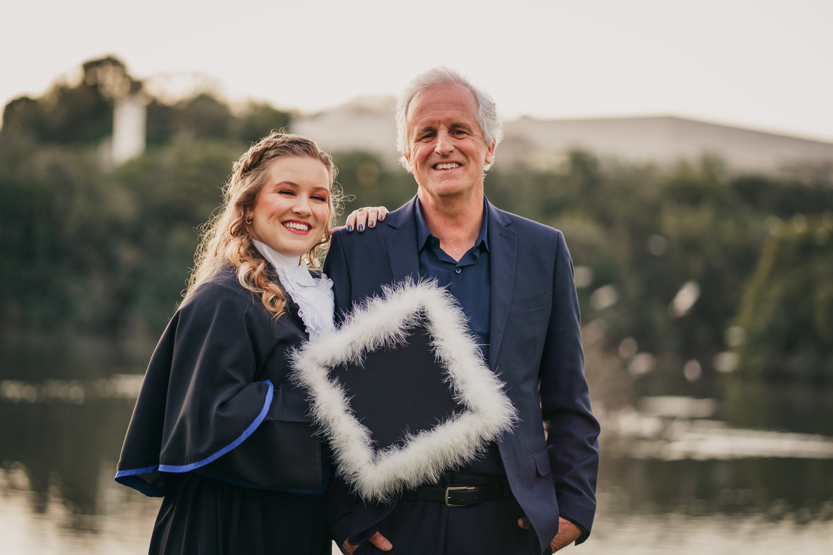 fotografo-felipe-lopes-fotografia-em-osorio-ensaio-de-toga-externo-na-unisinos-sao-leopoldo-rio-grande-do-sul