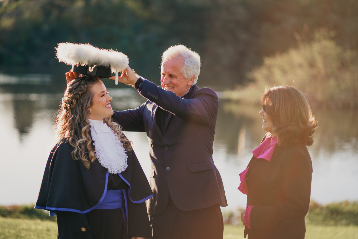 fotografo-felipe-lopes-fotografia-em-osorio-ensaio-de-toga-externo-na-unisinos-sao-leopoldo-rio-grande-do-sul