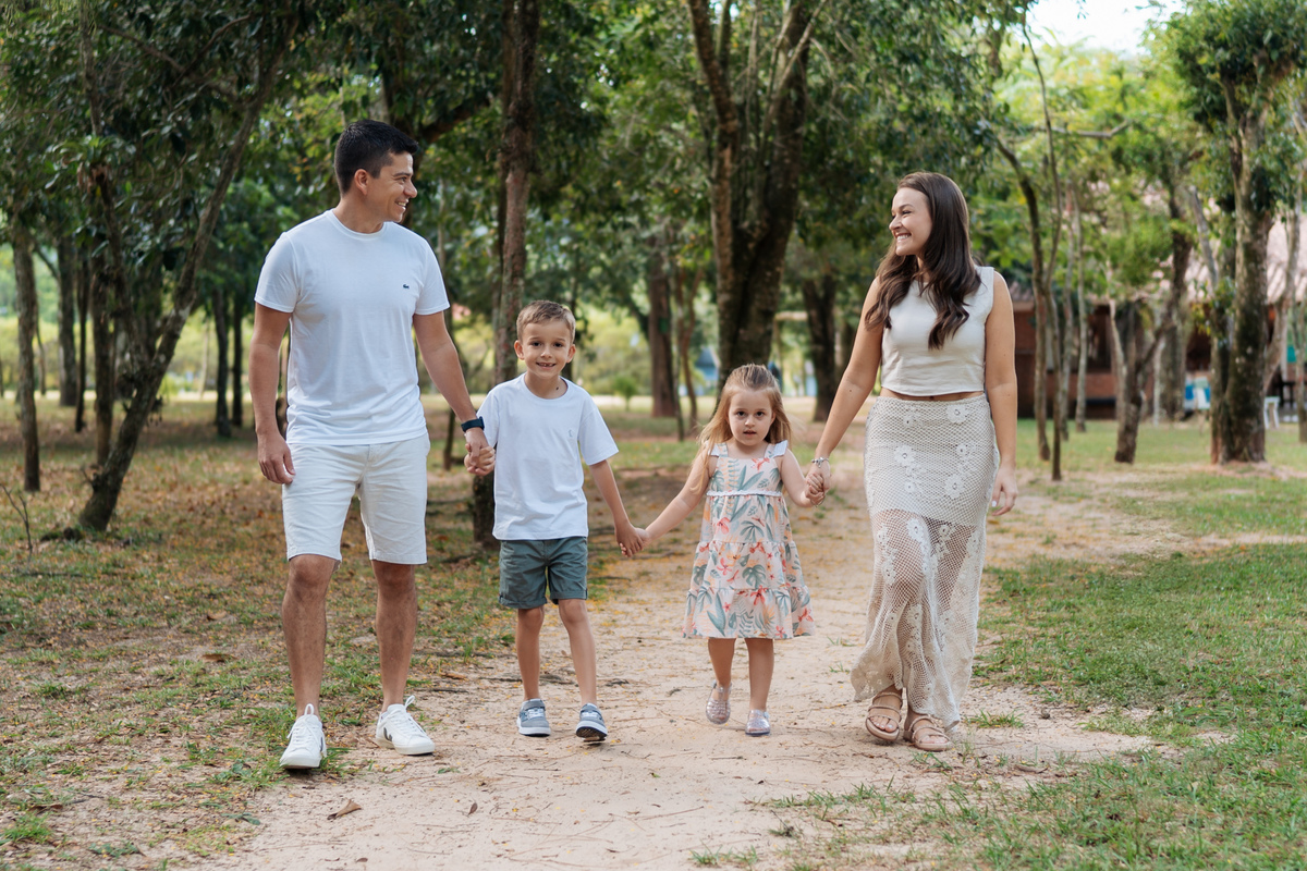 felipe-lopes-fotografia-fotografo-em-osorio-litoral-norte-gaucho-rs-ensaio-de-familia-externo-fotos-espontaneas-com-casal-de-criancas-em-osorio-condominio-interlagos