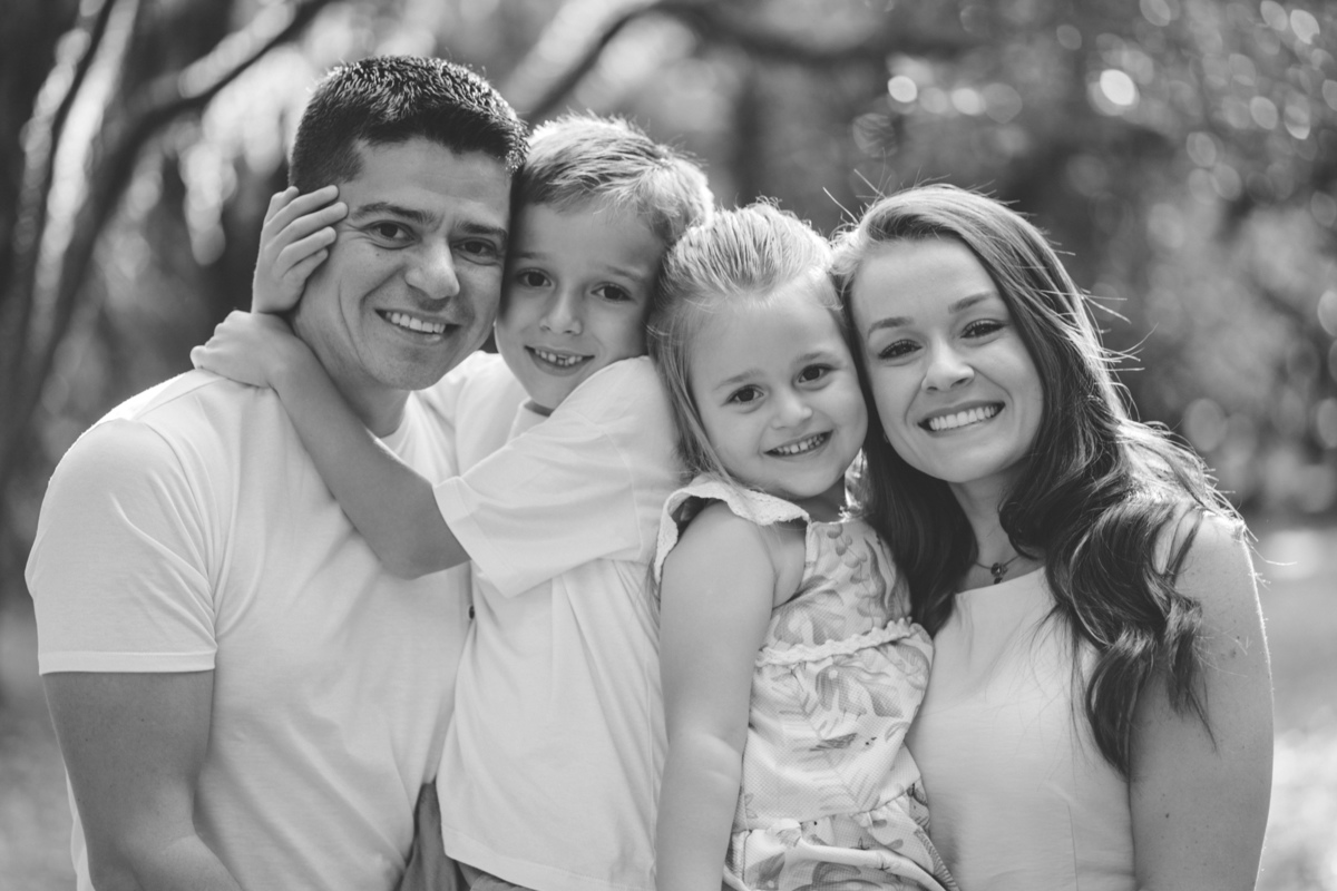 felipe-lopes-fotografia-fotografo-em-osorio-litoral-norte-gaucho-rs-ensaio-de-familia-externo-fotos-espontaneas-com-casal-de-criancas-em-osorio-condominio-interlagos