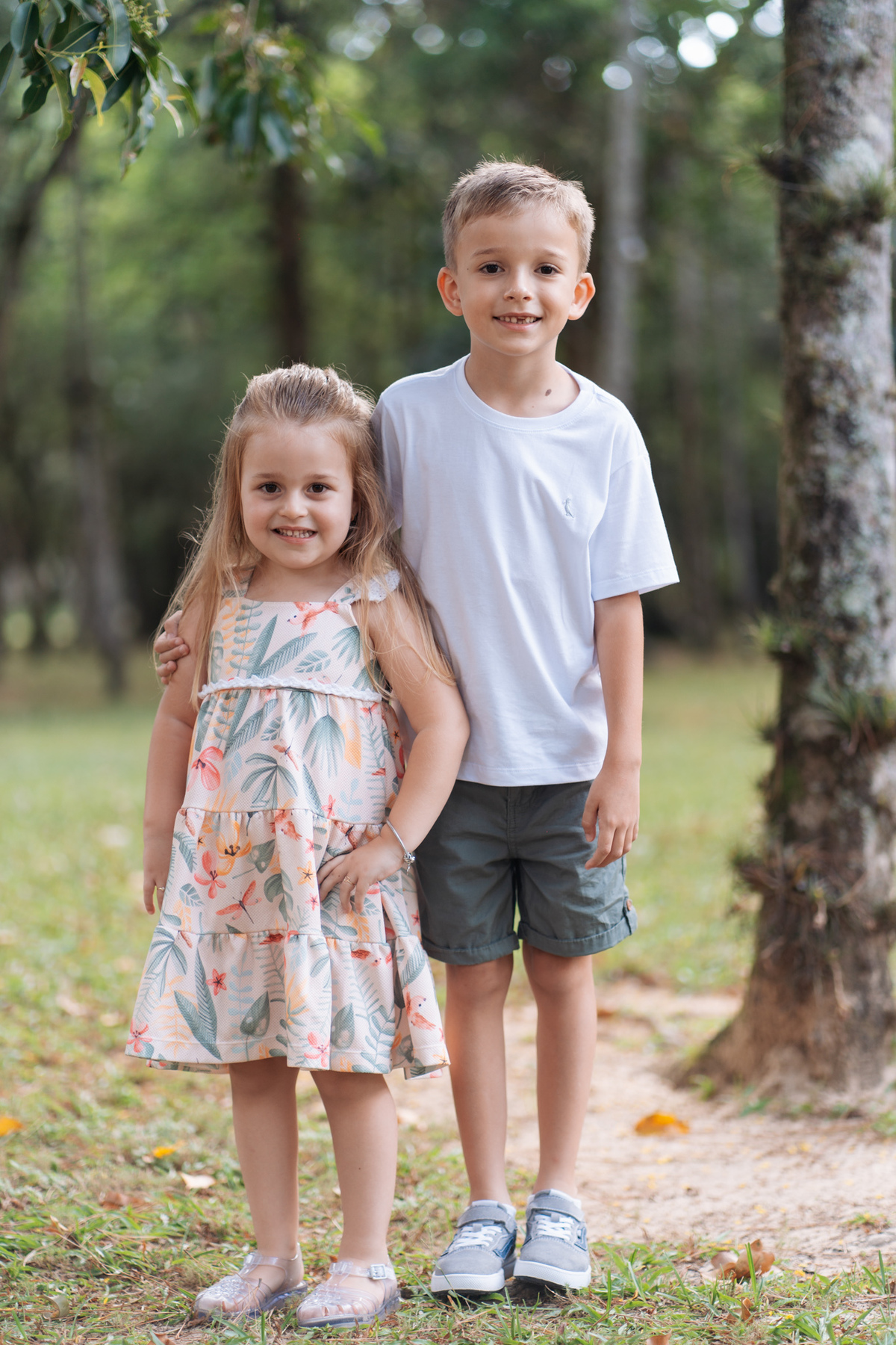 felipe-lopes-fotografia-fotografo-em-osorio-litoral-norte-gaucho-rs-ensaio-de-familia-externo-fotos-espontaneas-com-casal-de-criancas-em-osorio-condominio-interlagos