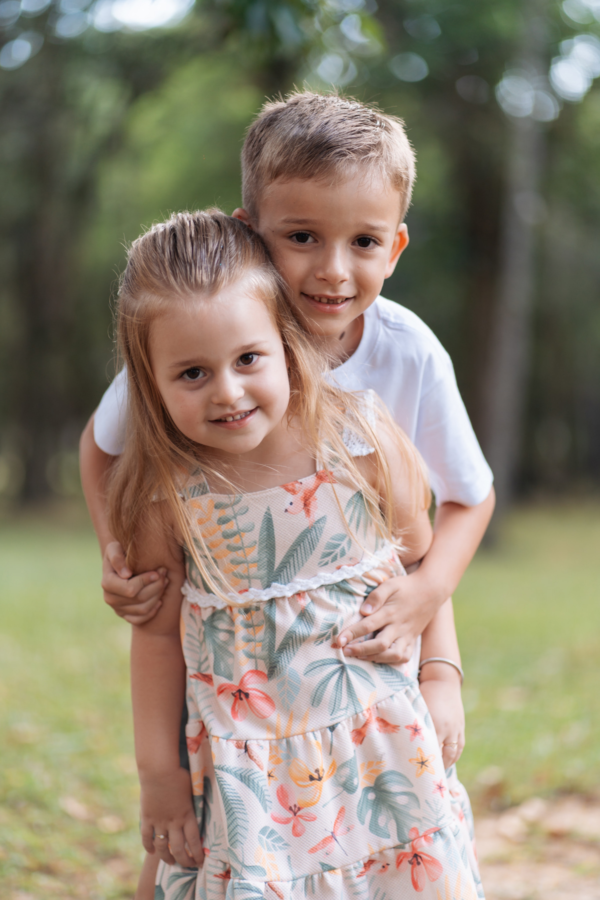 felipe-lopes-fotografia-fotografo-em-osorio-litoral-norte-gaucho-rs-ensaio-de-familia-externo-fotos-espontaneas-com-casal-de-criancas-em-osorio-condominio-interlagos