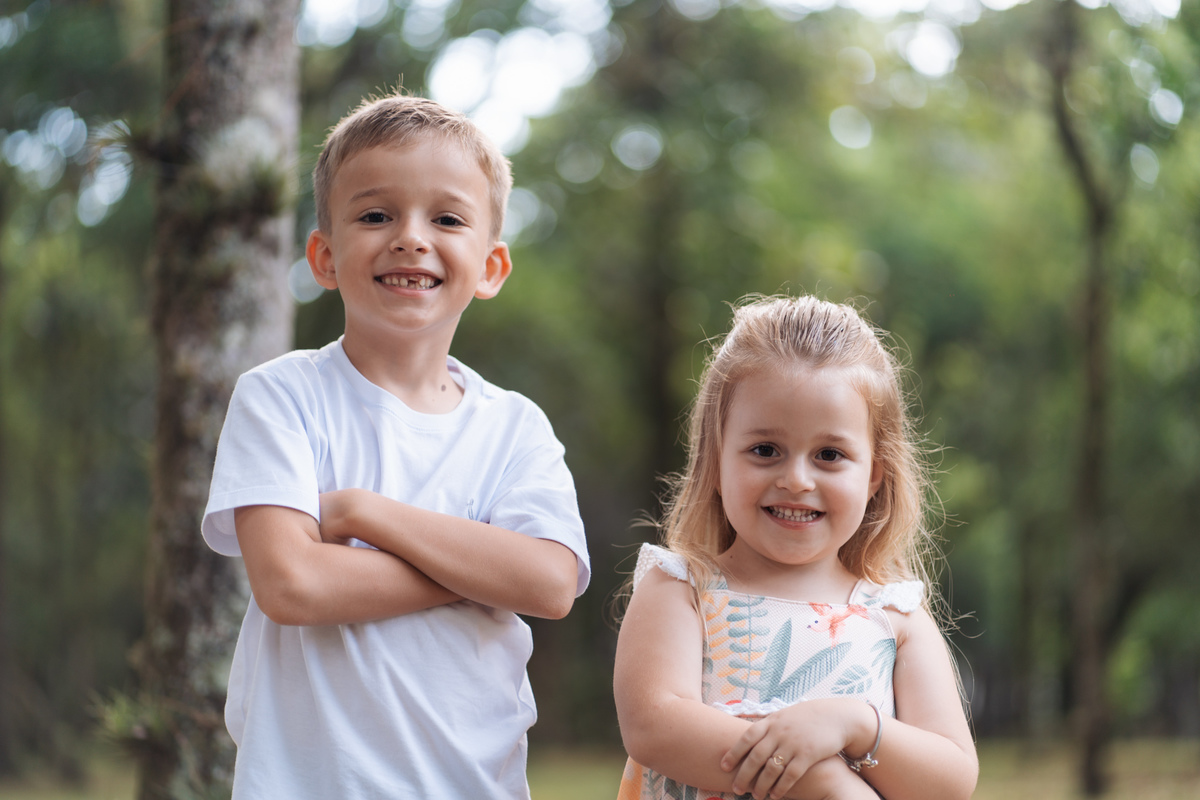 felipe-lopes-fotografia-fotografo-em-osorio-litoral-norte-gaucho-rs-ensaio-de-familia-externo-fotos-espontaneas-com-casal-de-criancas-em-osorio-condominio-interlagos