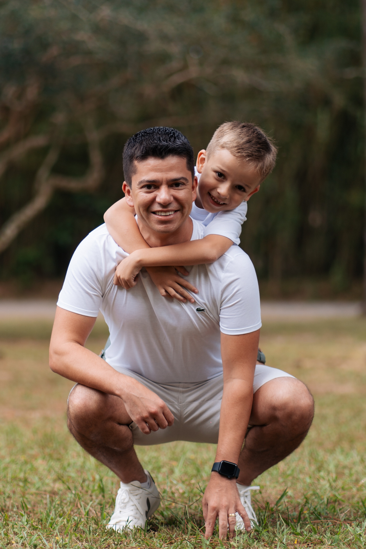 felipe-lopes-fotografia-fotografo-em-osorio-litoral-norte-gaucho-rs-ensaio-de-familia-externo-fotos-espontaneas-com-casal-de-criancas-em-osorio-condominio-interlagos
