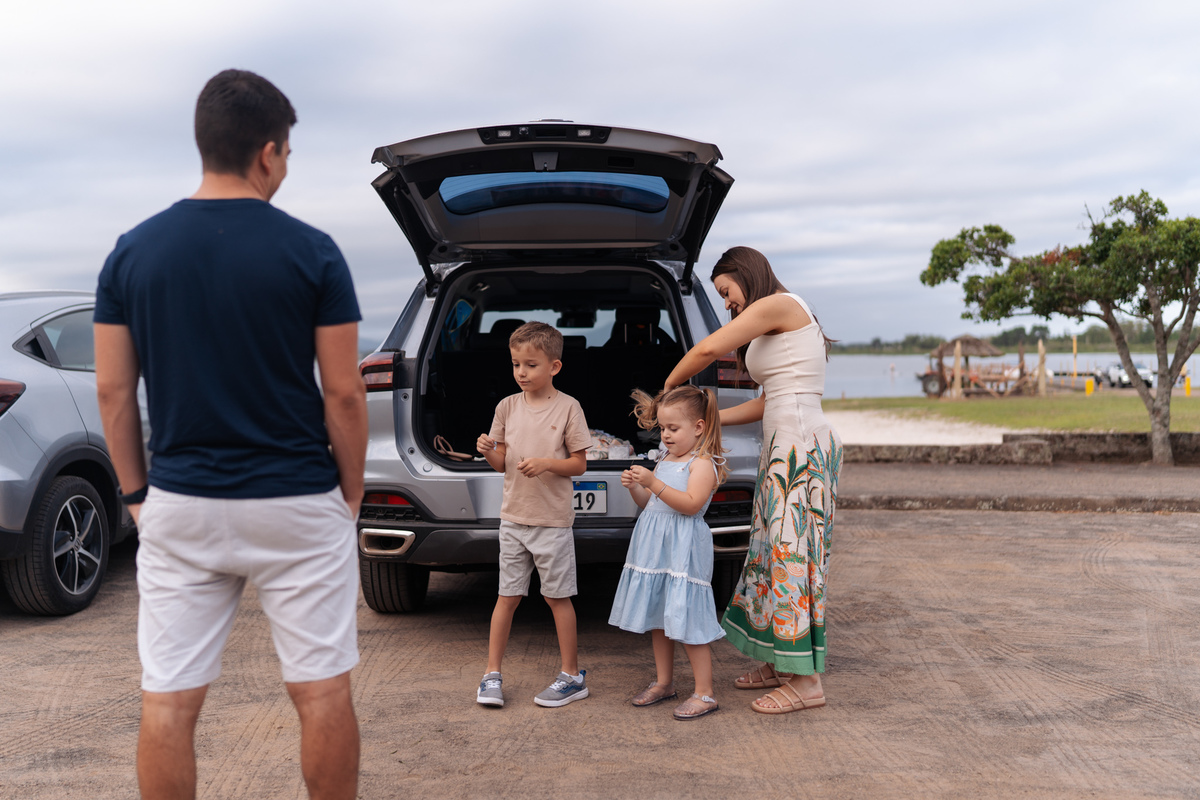 felipe-lopes-fotografia-fotografo-em-osorio-litoral-norte-gaucho-rs-ensaio-de-familia-externo-fotos-espontaneas-com-casal-de-criancas-em-osorio-condominio-interlagos