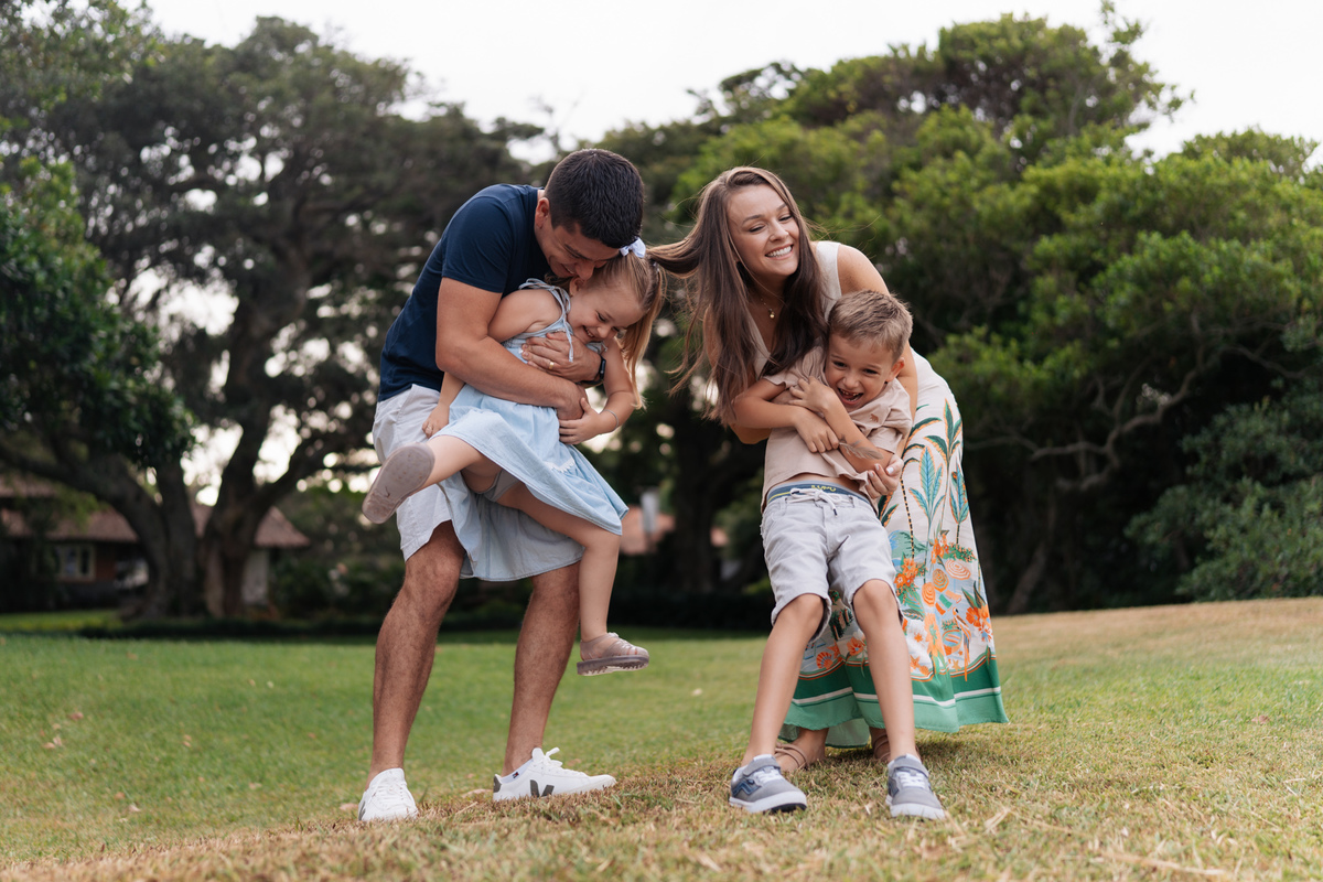 felipe-lopes-fotografia-fotografo-em-osorio-litoral-norte-gaucho-rs-ensaio-de-familia-externo-fotos-espontaneas-com-casal-de-criancas-em-osorio-condominio-interlagos