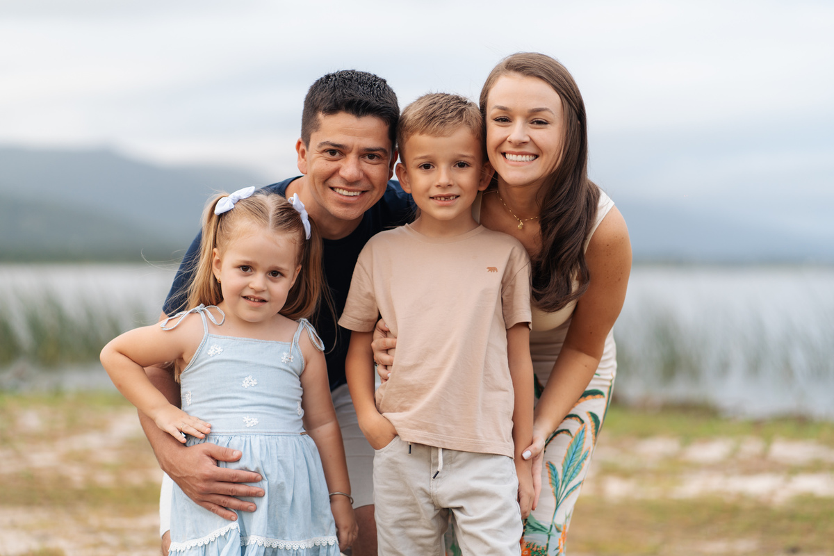 felipe-lopes-fotografia-fotografo-em-osorio-litoral-norte-gaucho-rs-ensaio-de-familia-externo-fotos-espontaneas-com-casal-de-criancas-em-osorio-condominio-interlagos