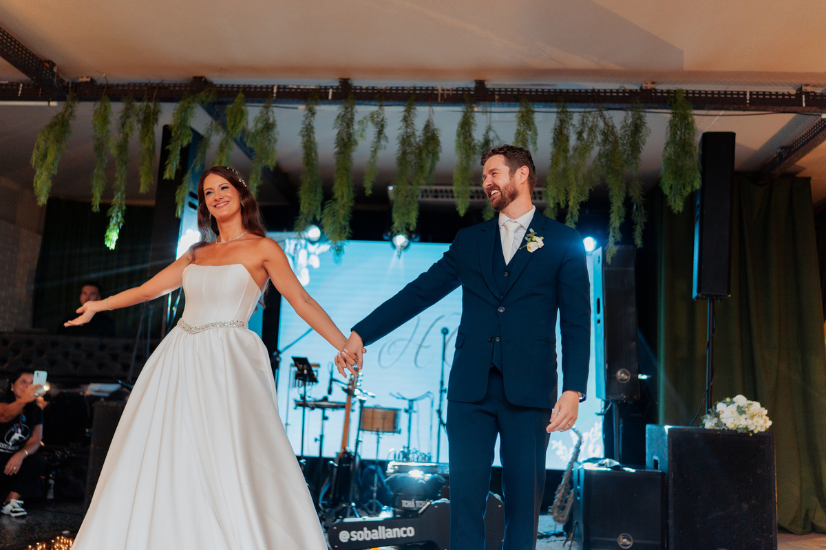 felipe-lopes-fotografia-fotografo-em-osorio-litoral-norte-gaucho-rs-cobertura-de-casamento-em-capao-da-canoa-making-of-dos-noivos-cerimonia-na-igreja-catolica-e-festa-na-saba-em-atlantida
