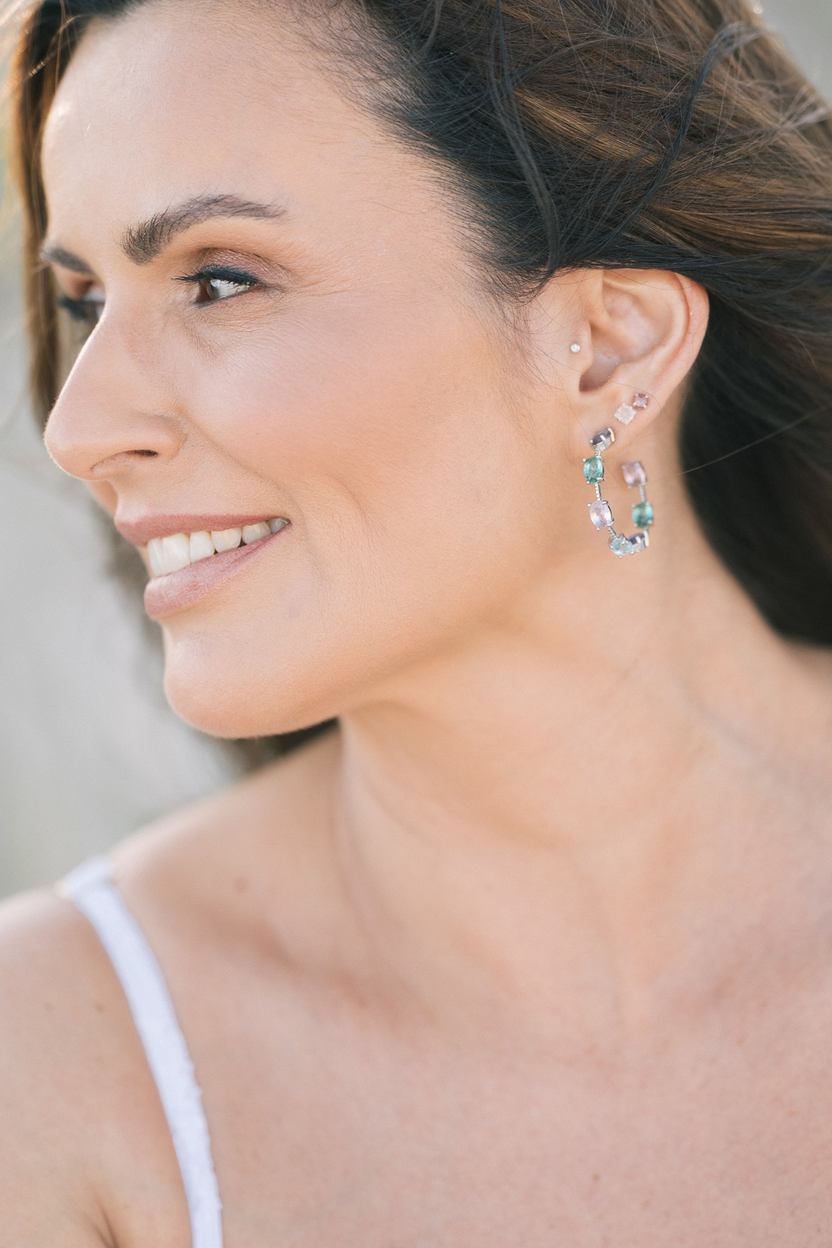 felipe-lopes-fotografia-fotografo-em-osorio-rio-grande-do-sul-ensaio-pessoal-de-aniversario-50-anos-feminino-externo-na-praia-leve-espontaneo-natural-descontraido-natureza-mulher-madura