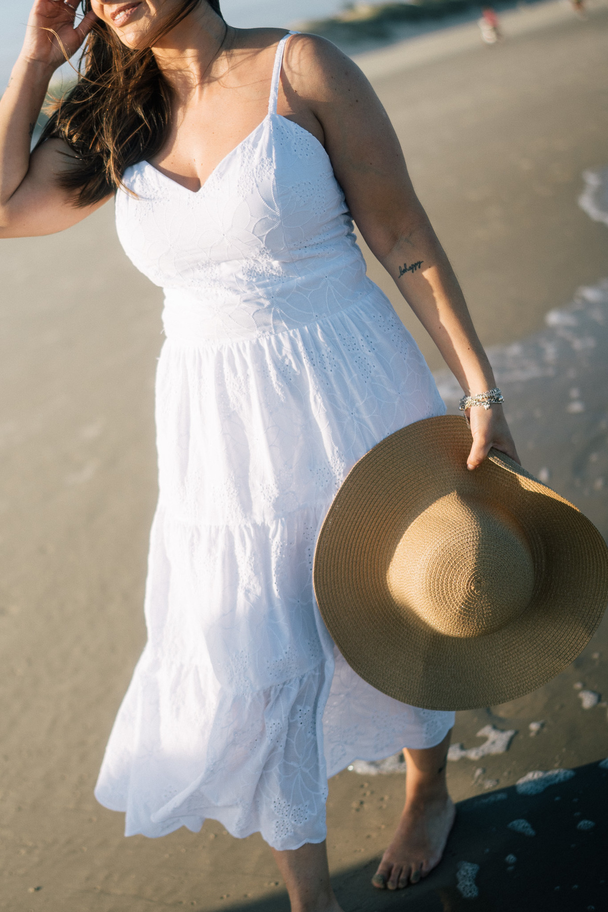 felipe-lopes-fotografia-fotografo-em-osorio-rio-grande-do-sul-ensaio-pessoal-de-aniversario-50-anos-feminino-externo-na-praia-leve-espontaneo-natural-descontraido-natureza-mulher-madura