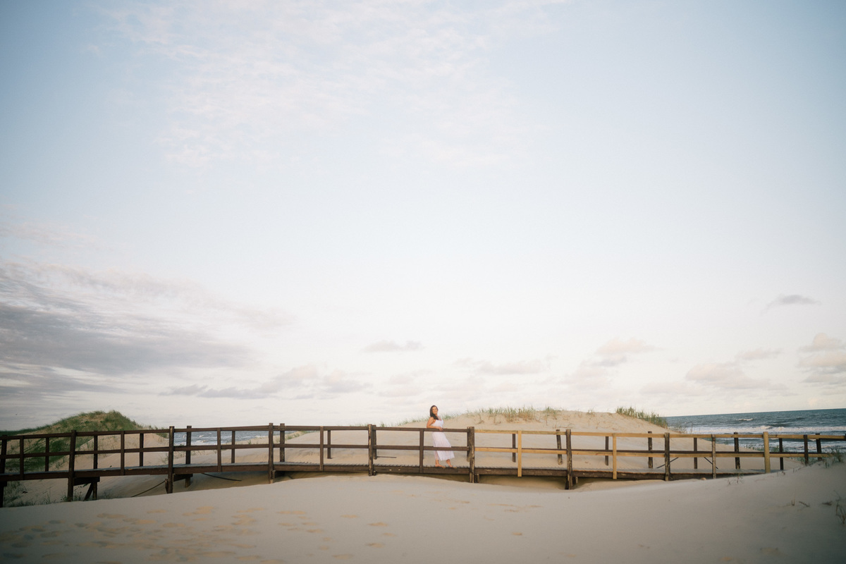 felipe-lopes-fotografia-fotografo-em-osorio-rio-grande-do-sul-ensaio-pessoal-de-aniversario-50-anos-feminino-externo-na-praia-leve-espontaneo-natural-descontraido-natureza-mulher-madura