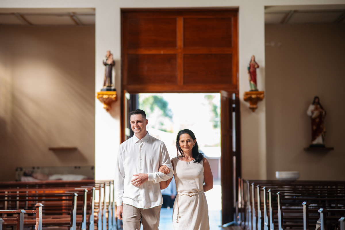 fotografo-em-osorio-litoral-norte-rio-grande-do-sul-felipe-lopes-fotografia-cerimonia-de-casamento-igreja-catolica-noivos-em-maquiné-paroquia-santo-andre-avelino