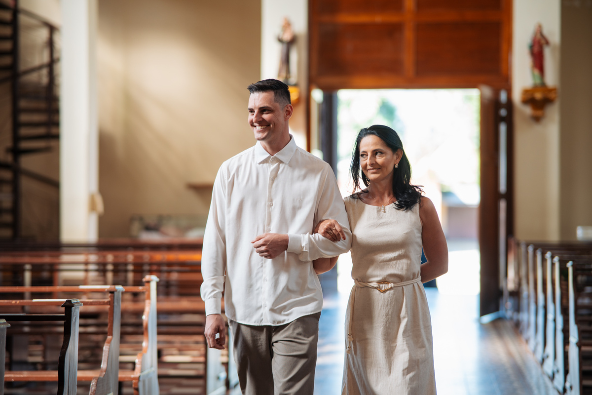 fotografo-em-osorio-litoral-norte-rio-grande-do-sul-felipe-lopes-fotografia-cerimonia-de-casamento-igreja-catolica-noivos-em-maquiné-paroquia-santo-andre-avelino