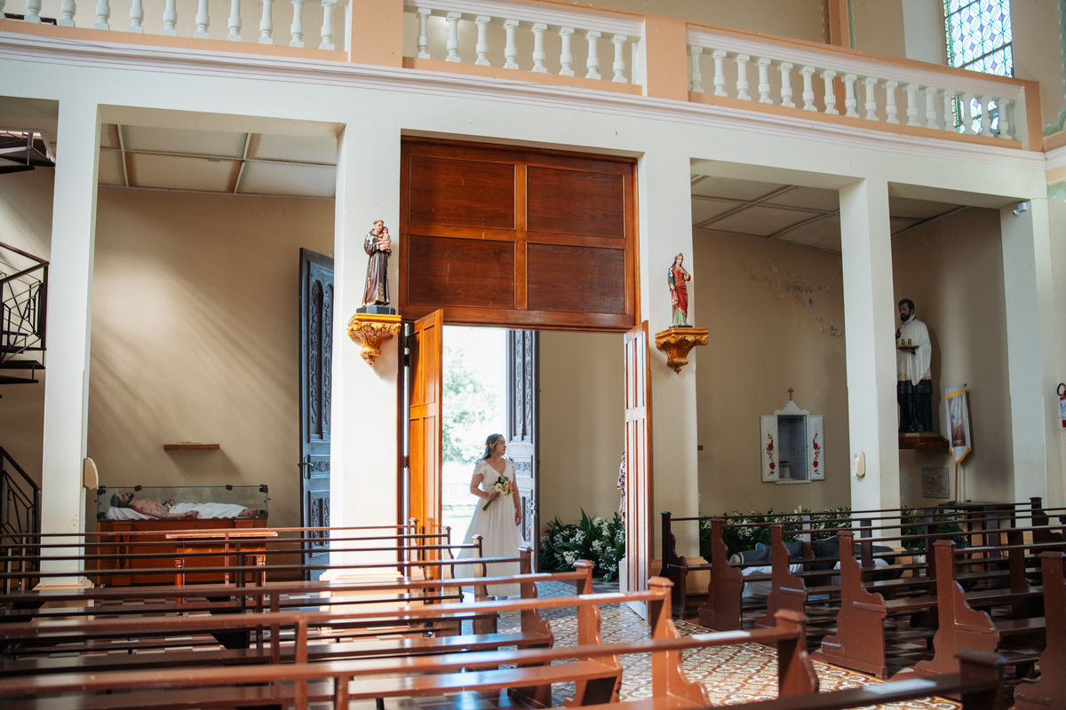 fotografo-em-osorio-litoral-norte-rio-grande-do-sul-felipe-lopes-fotografia-cerimonia-de-casamento-igreja-catolica-noivos-em-maquiné-paroquia-santo-andre-avelino
