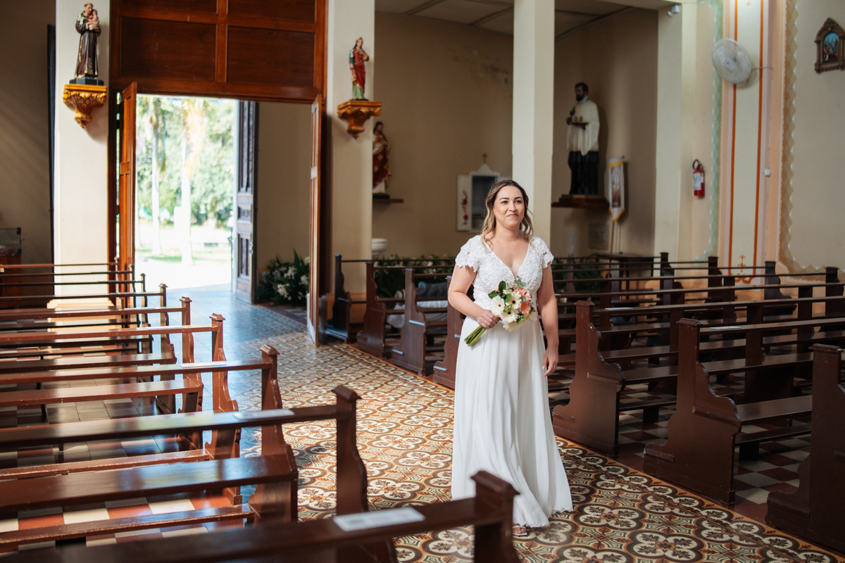 fotografo-em-osorio-litoral-norte-rio-grande-do-sul-felipe-lopes-fotografia-cerimonia-de-casamento-igreja-catolica-noivos-em-maquiné-paroquia-santo-andre-avelino