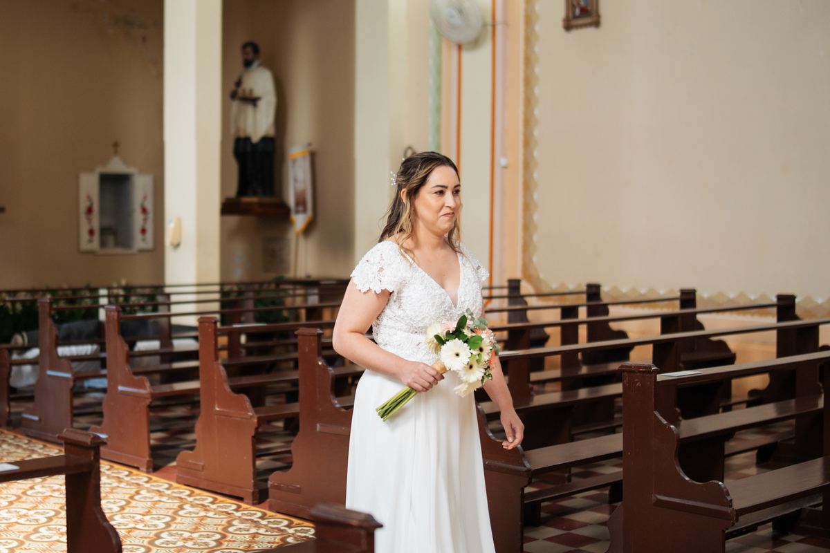 fotografo-em-osorio-litoral-norte-rio-grande-do-sul-felipe-lopes-fotografia-cerimonia-de-casamento-igreja-catolica-noivos-em-maquiné-paroquia-santo-andre-avelino