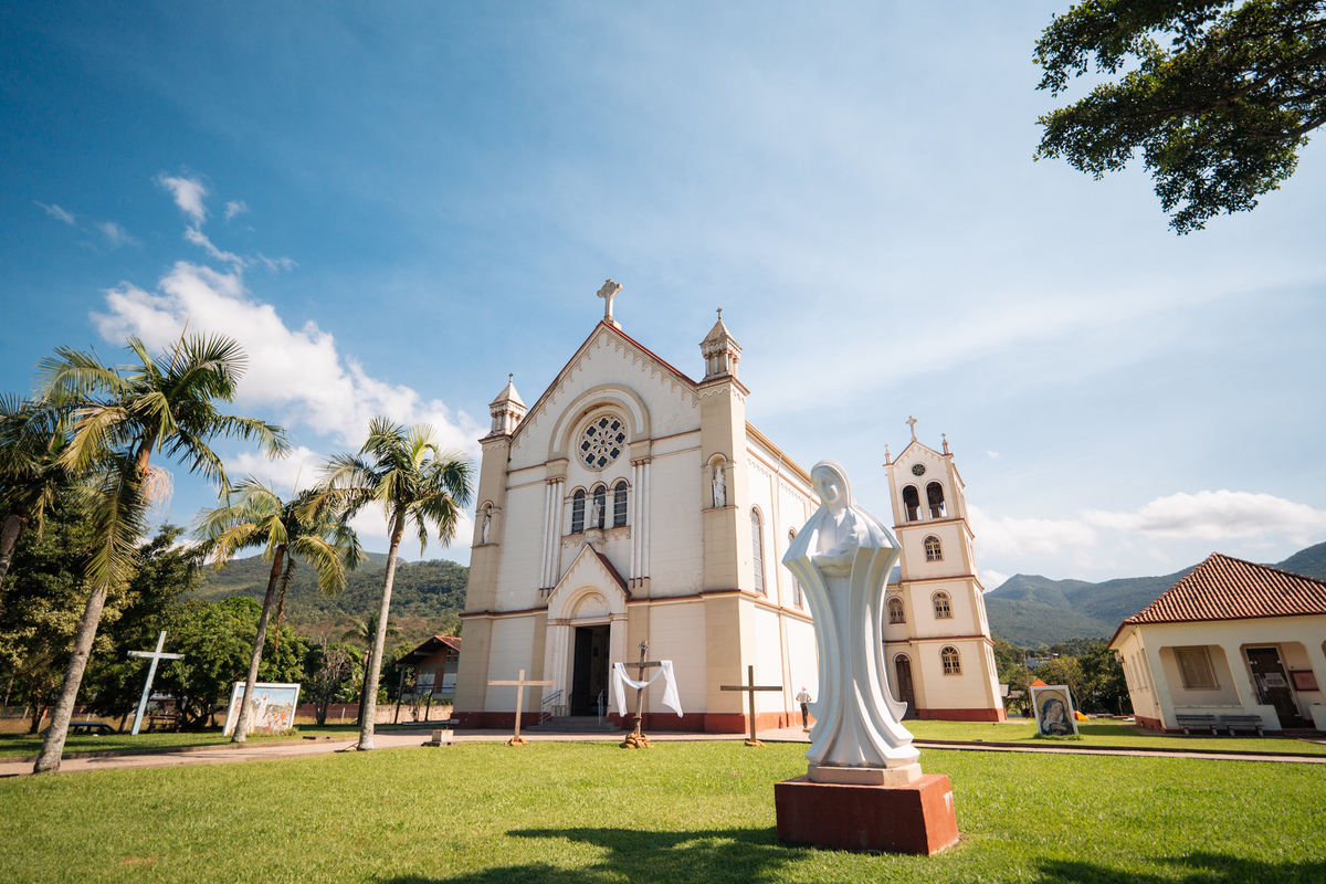 fotografo-em-osorio-litoral-norte-rio-grande-do-sul-felipe-lopes-fotografia-cerimonia-de-casamento-igreja-catolica-noivos-em-maquiné-paroquia-santo-andre-avelino
