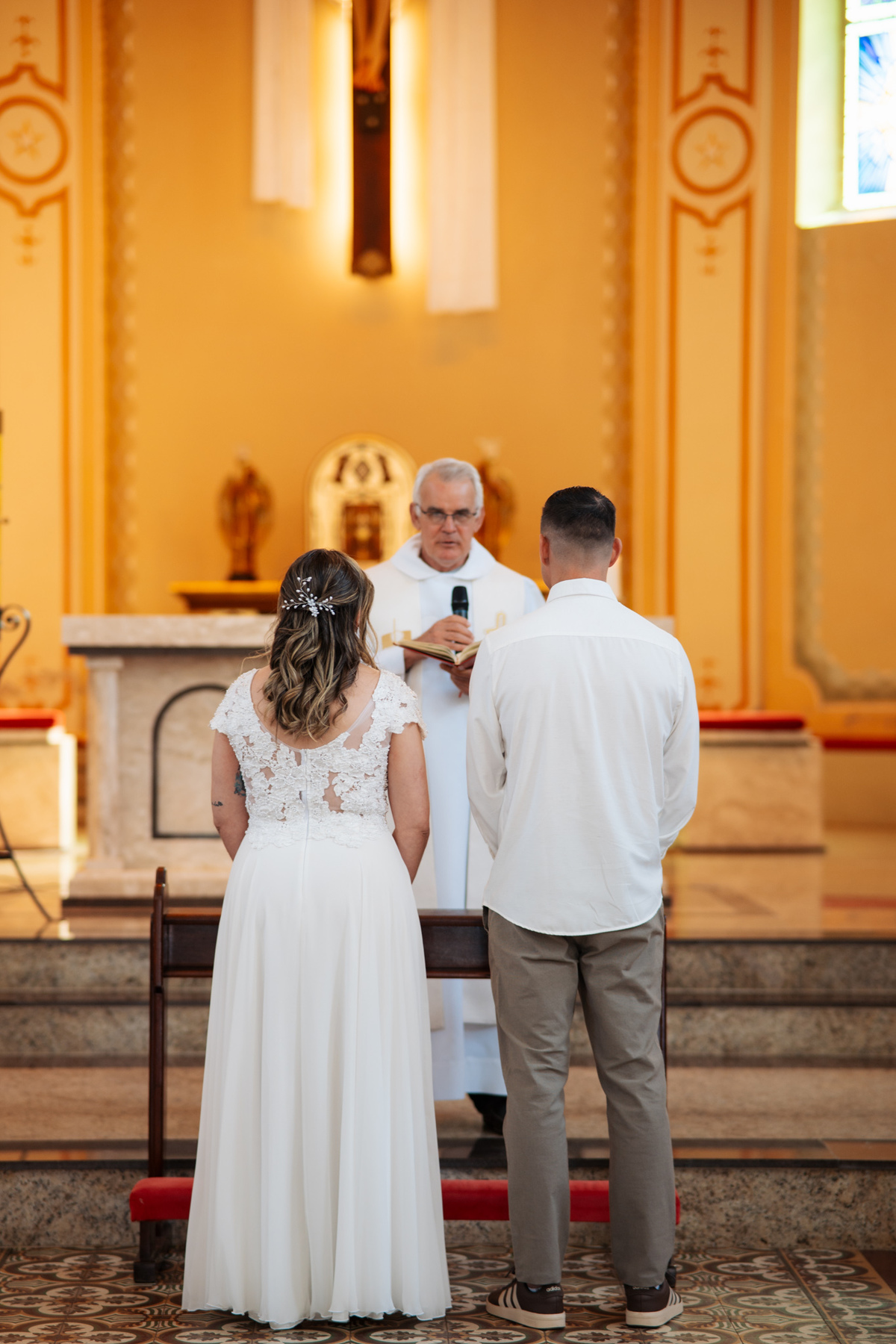 fotografo-em-osorio-litoral-norte-rio-grande-do-sul-felipe-lopes-fotografia-cerimonia-de-casamento-igreja-catolica-noivos-em-maquiné-paroquia-santo-andre-avelino