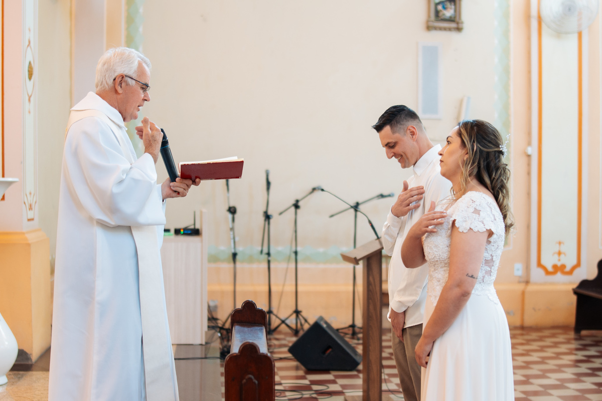 fotografo-em-osorio-litoral-norte-rio-grande-do-sul-felipe-lopes-fotografia-cerimonia-de-casamento-igreja-catolica-noivos-em-maquiné-paroquia-santo-andre-avelino