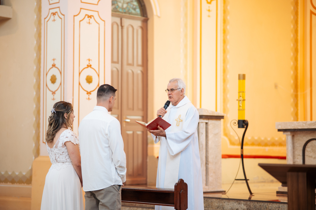 fotografo-em-osorio-litoral-norte-rio-grande-do-sul-felipe-lopes-fotografia-cerimonia-de-casamento-igreja-catolica-noivos-em-maquiné-paroquia-santo-andre-avelino