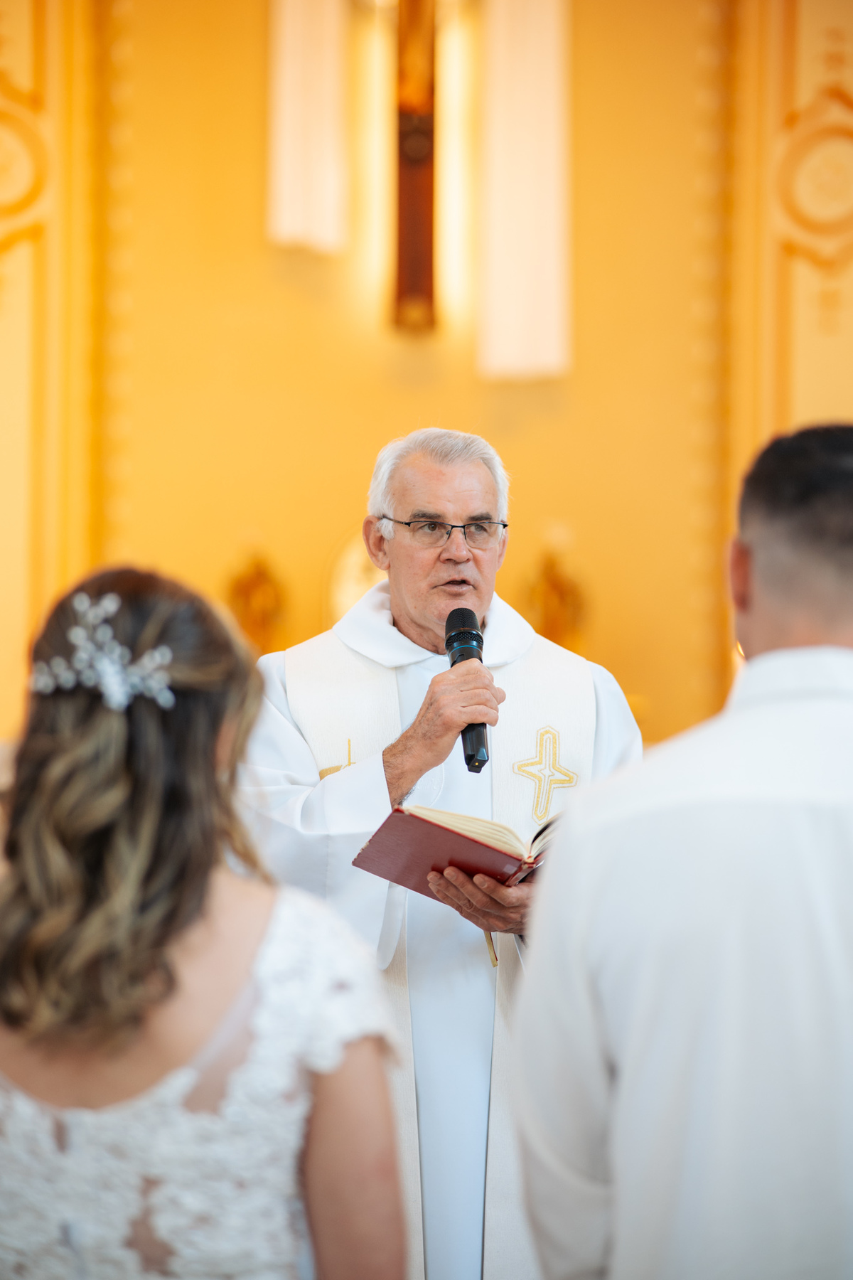 fotografo-em-osorio-litoral-norte-rio-grande-do-sul-felipe-lopes-fotografia-cerimonia-de-casamento-igreja-catolica-noivos-em-maquiné-paroquia-santo-andre-avelino