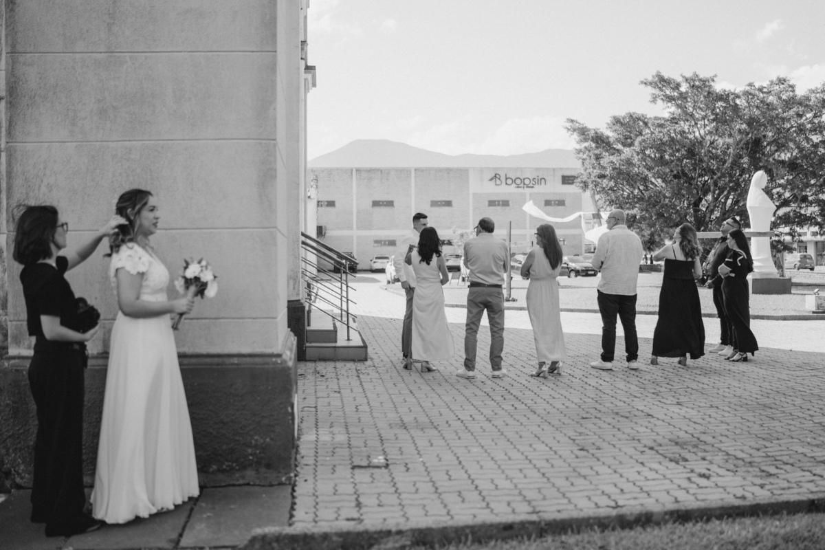 fotografo-em-osorio-litoral-norte-rio-grande-do-sul-felipe-lopes-fotografia-cerimonia-de-casamento-igreja-catolica-noivos-em-maquiné-paroquia-santo-andre-avelino