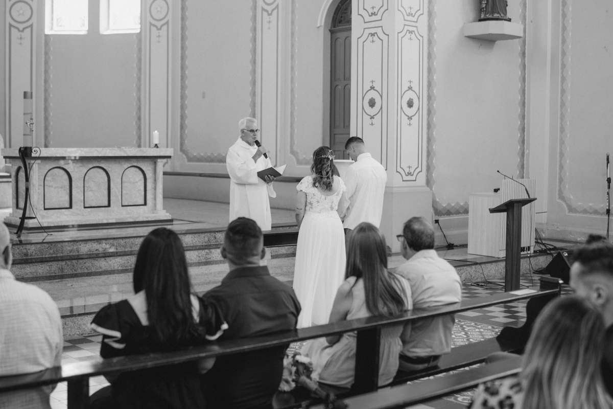 fotografo-em-osorio-litoral-norte-rio-grande-do-sul-felipe-lopes-fotografia-cerimonia-de-casamento-igreja-catolica-noivos-em-maquiné-paroquia-santo-andre-avelino