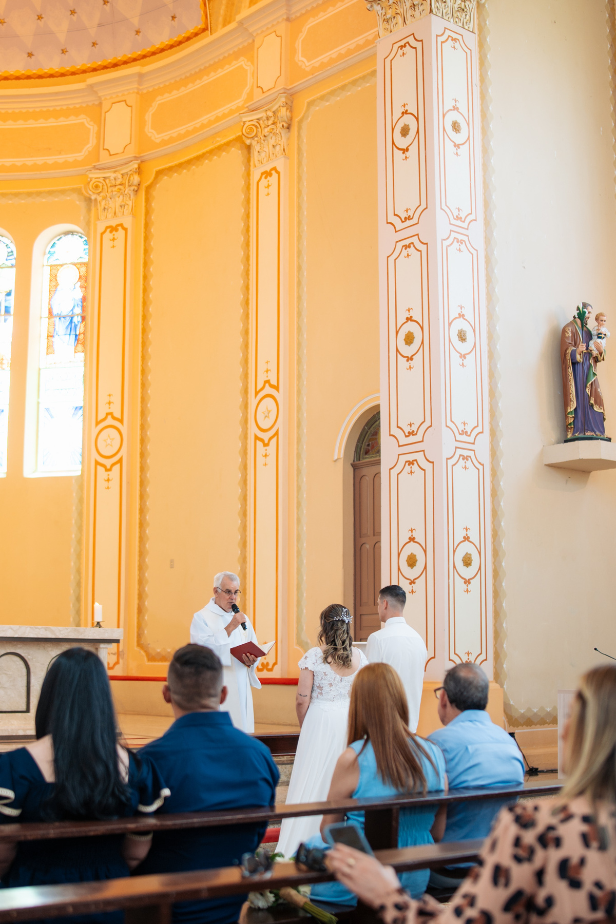 fotografo-em-osorio-litoral-norte-rio-grande-do-sul-felipe-lopes-fotografia-cerimonia-de-casamento-igreja-catolica-noivos-em-maquiné-paroquia-santo-andre-avelino