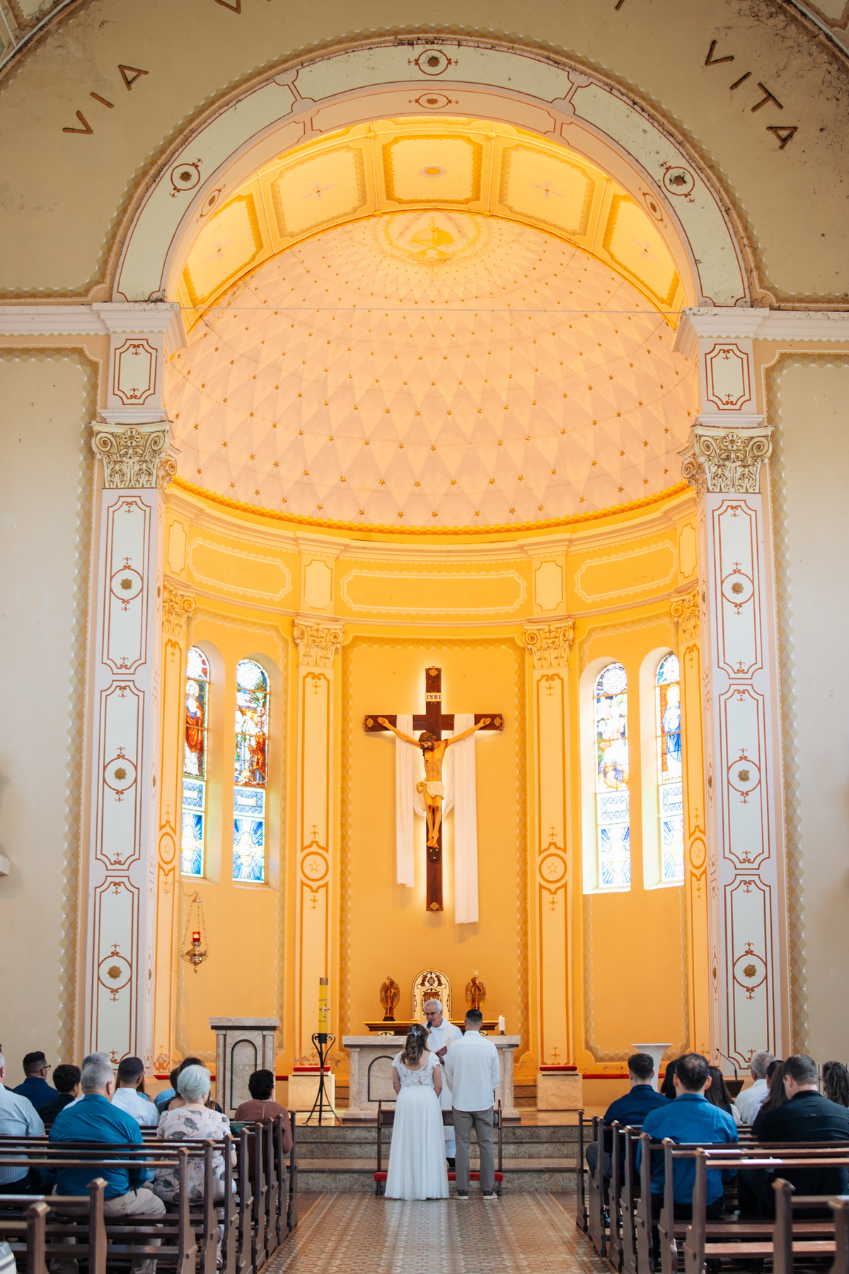 fotografo-em-osorio-litoral-norte-rio-grande-do-sul-felipe-lopes-fotografia-cerimonia-de-casamento-igreja-catolica-noivos-em-maquiné-paroquia-santo-andre-avelino