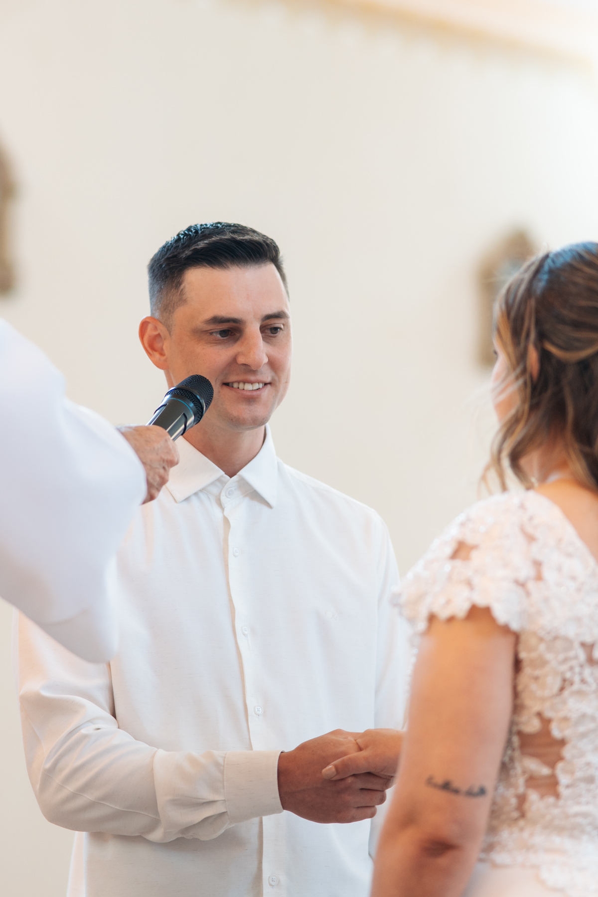 fotografo-em-osorio-litoral-norte-rio-grande-do-sul-felipe-lopes-fotografia-cerimonia-de-casamento-igreja-catolica-noivos-em-maquiné-paroquia-santo-andre-avelino