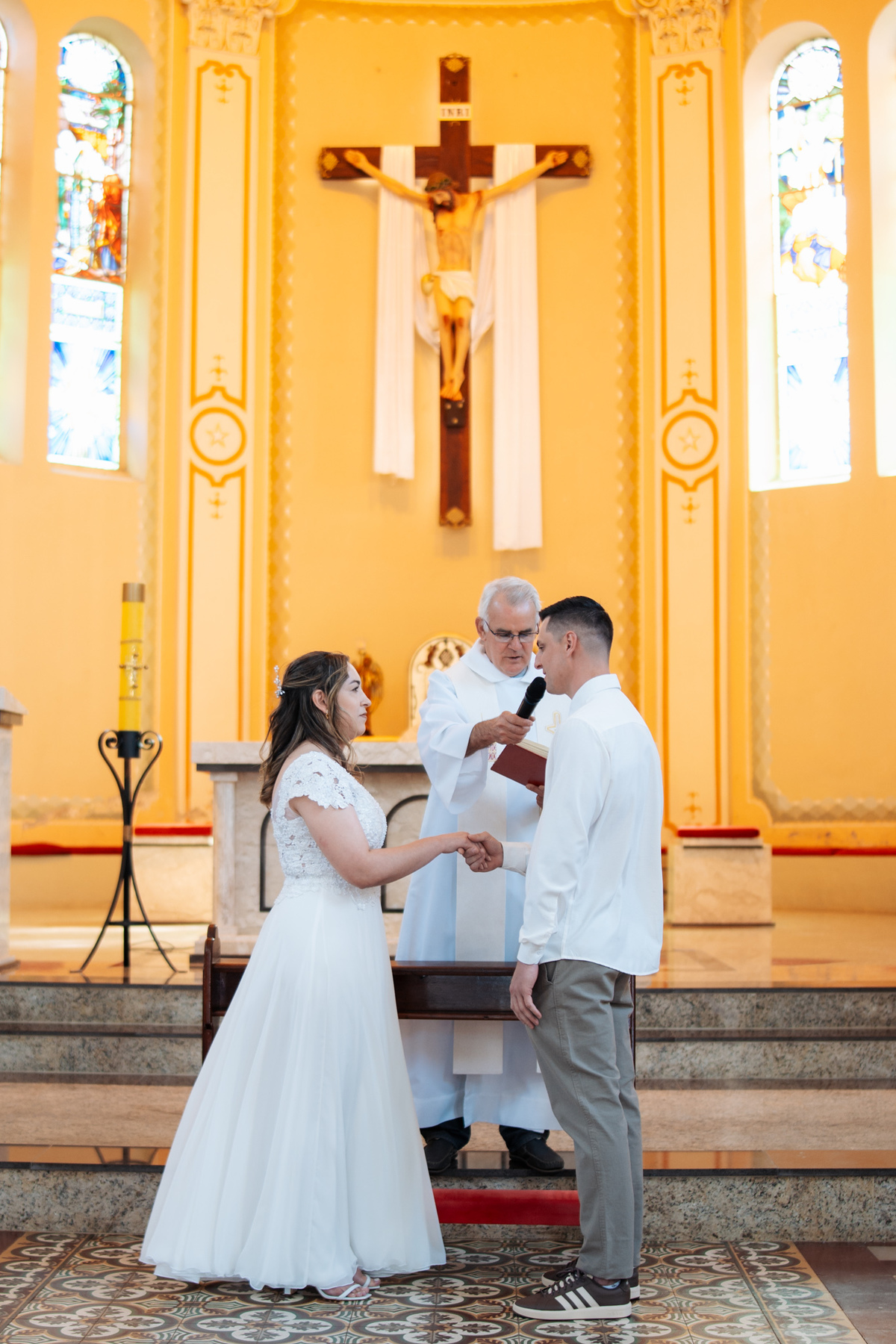 fotografo-em-osorio-litoral-norte-rio-grande-do-sul-felipe-lopes-fotografia-cerimonia-de-casamento-igreja-catolica-noivos-em-maquiné-paroquia-santo-andre-avelino