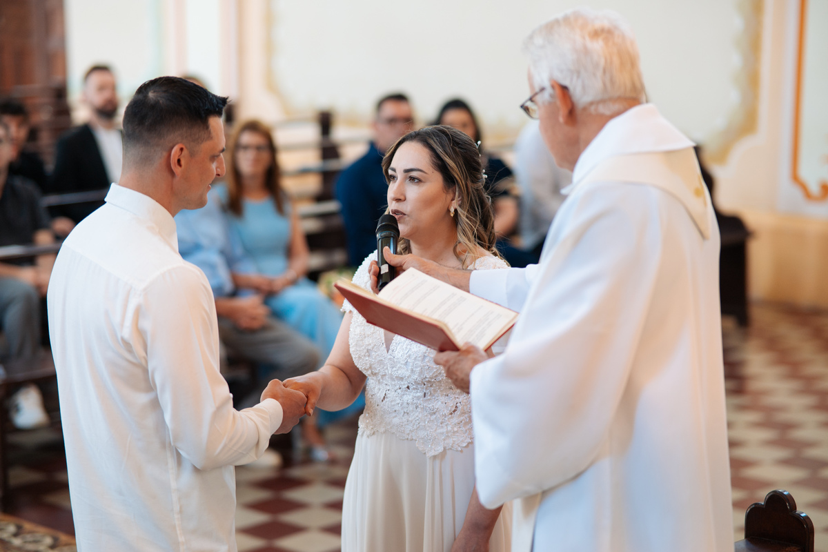 fotografo-em-osorio-litoral-norte-rio-grande-do-sul-felipe-lopes-fotografia-cerimonia-de-casamento-igreja-catolica-noivos-em-maquiné-paroquia-santo-andre-avelino