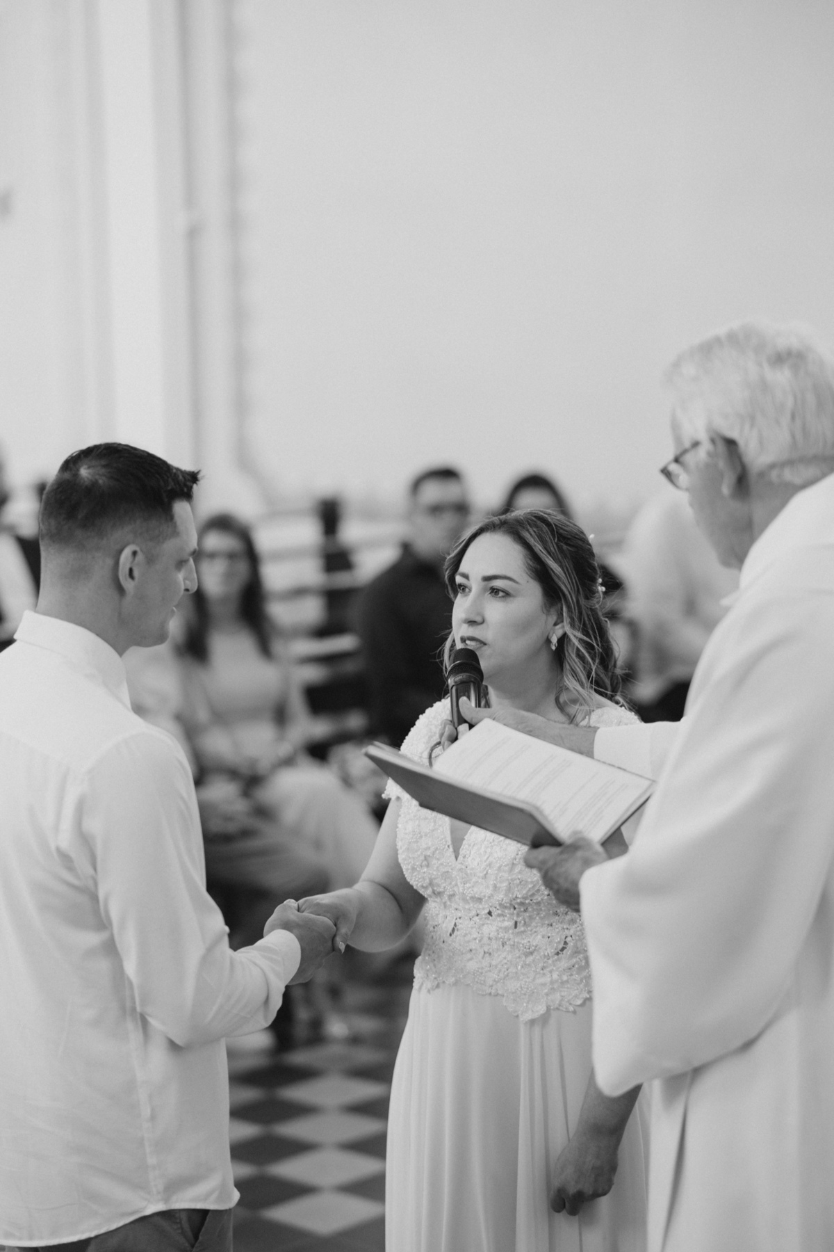 fotografo-em-osorio-litoral-norte-rio-grande-do-sul-felipe-lopes-fotografia-cerimonia-de-casamento-igreja-catolica-noivos-em-maquiné-paroquia-santo-andre-avelino