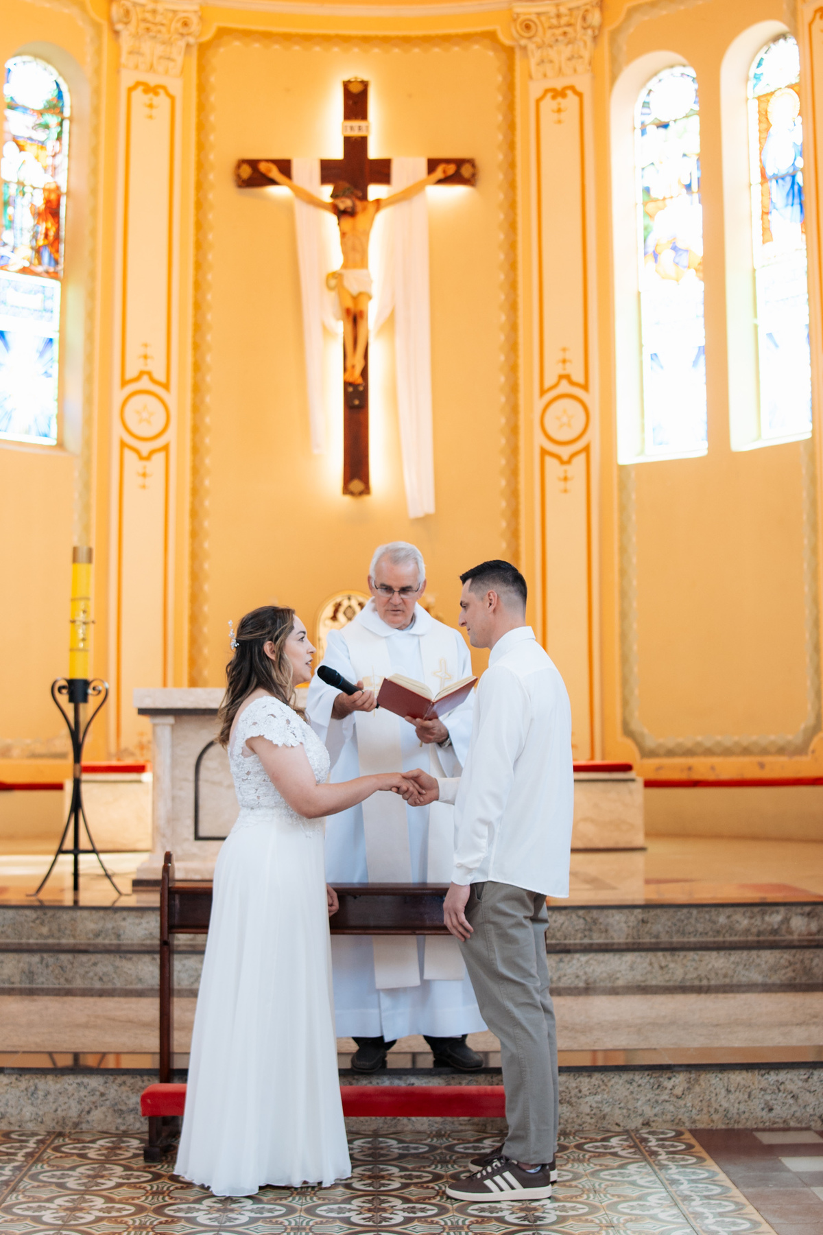 fotografo-em-osorio-litoral-norte-rio-grande-do-sul-felipe-lopes-fotografia-cerimonia-de-casamento-igreja-catolica-noivos-em-maquiné-paroquia-santo-andre-avelino