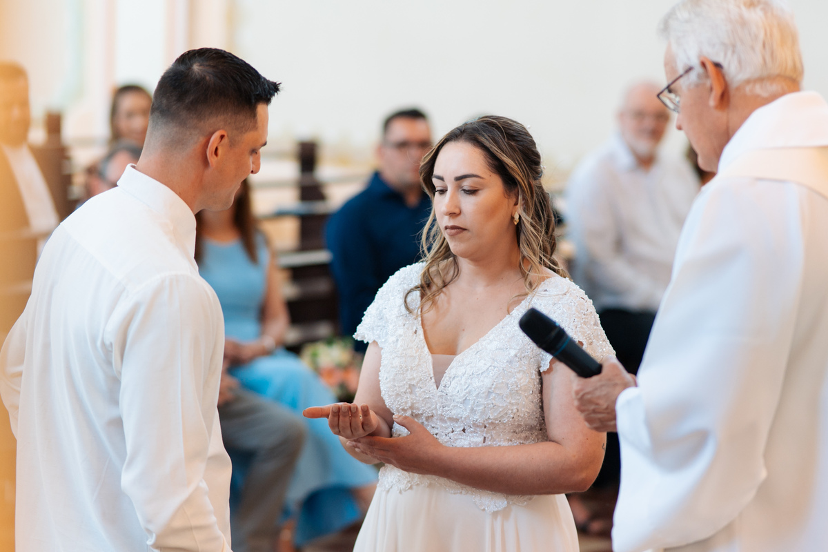 fotografo-em-osorio-litoral-norte-rio-grande-do-sul-felipe-lopes-fotografia-cerimonia-de-casamento-igreja-catolica-noivos-em-maquiné-paroquia-santo-andre-avelino