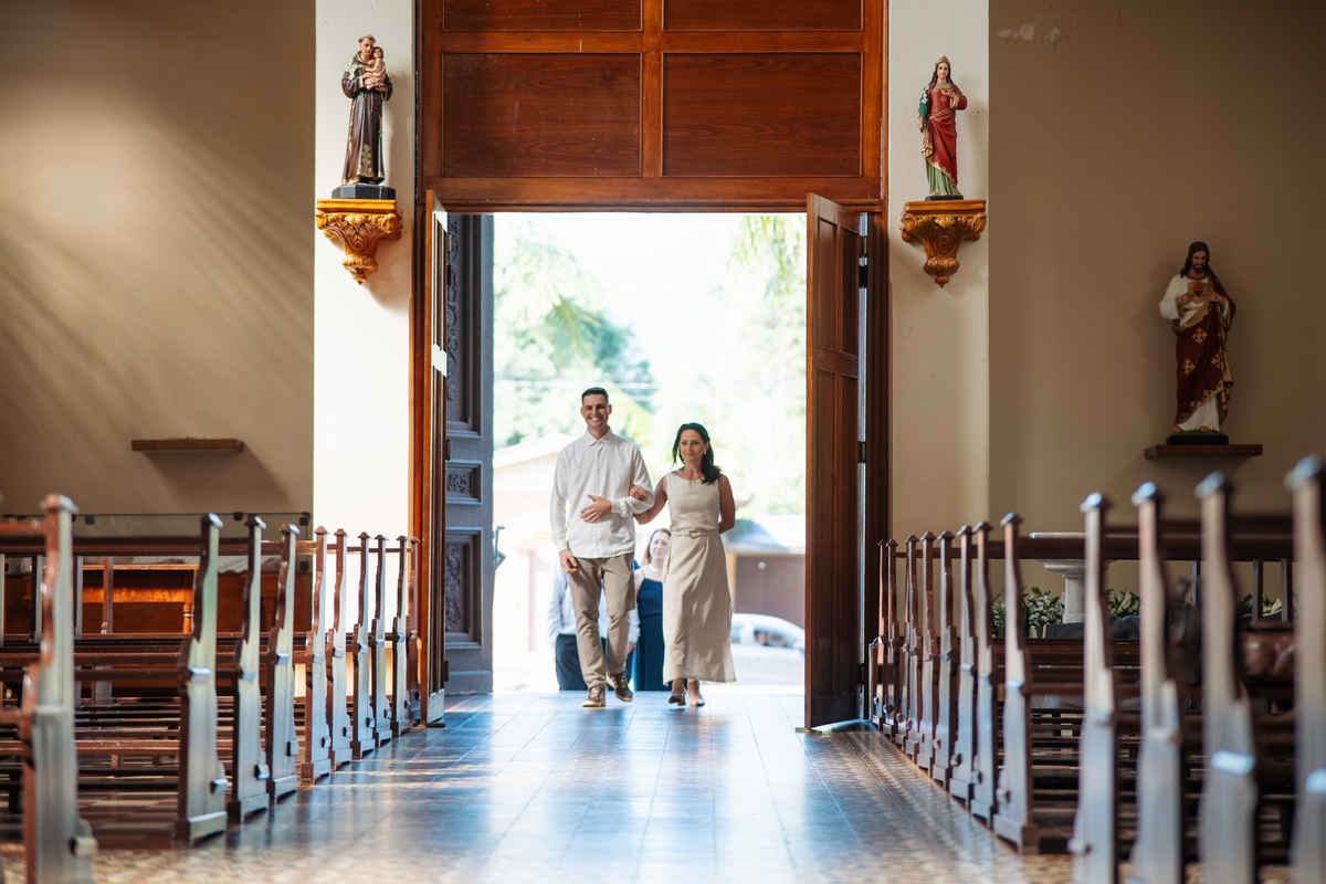 fotografo-em-osorio-litoral-norte-rio-grande-do-sul-felipe-lopes-fotografia-cerimonia-de-casamento-igreja-catolica-noivos-em-maquiné-paroquia-santo-andre-avelino