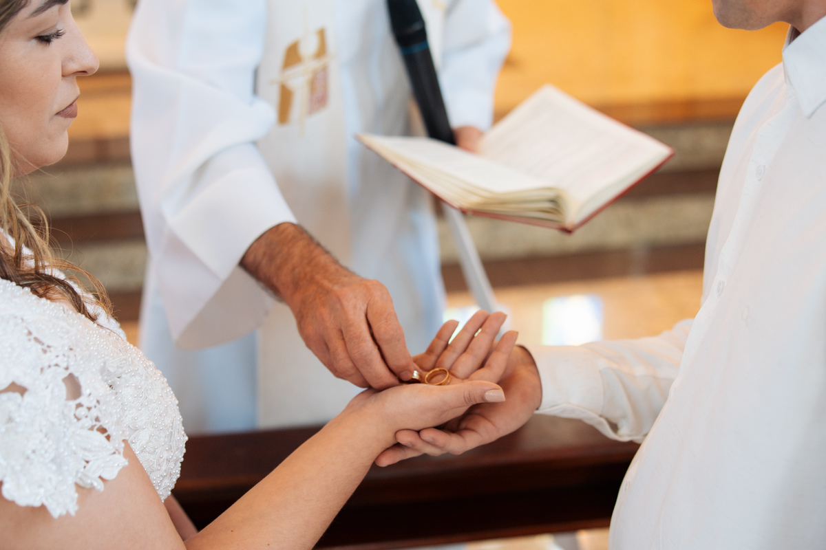 fotografo-em-osorio-litoral-norte-rio-grande-do-sul-felipe-lopes-fotografia-cerimonia-de-casamento-igreja-catolica-noivos-em-maquiné-paroquia-santo-andre-avelino
