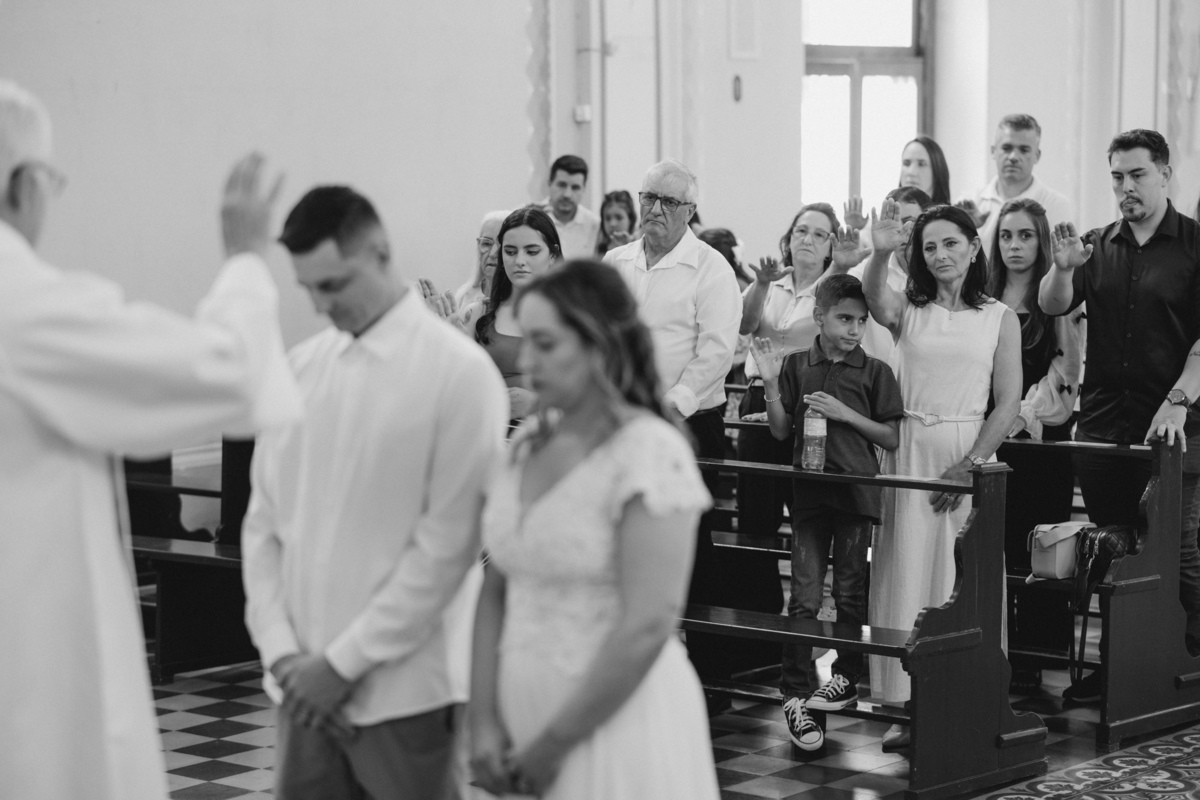 fotografo-em-osorio-litoral-norte-rio-grande-do-sul-felipe-lopes-fotografia-cerimonia-de-casamento-igreja-catolica-noivos-em-maquiné-paroquia-santo-andre-avelino