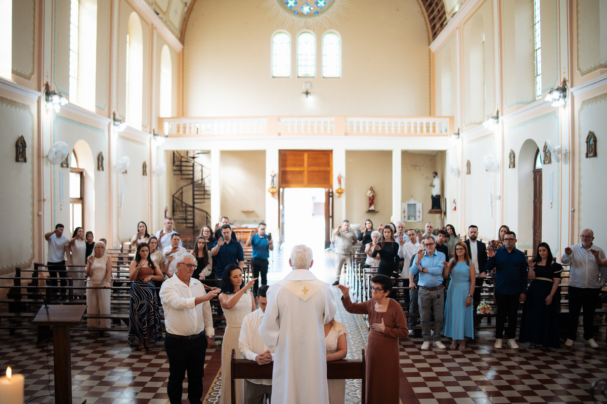 fotografo-em-osorio-litoral-norte-rio-grande-do-sul-felipe-lopes-fotografia-cerimonia-de-casamento-igreja-catolica-noivos-em-maquiné-paroquia-santo-andre-avelino