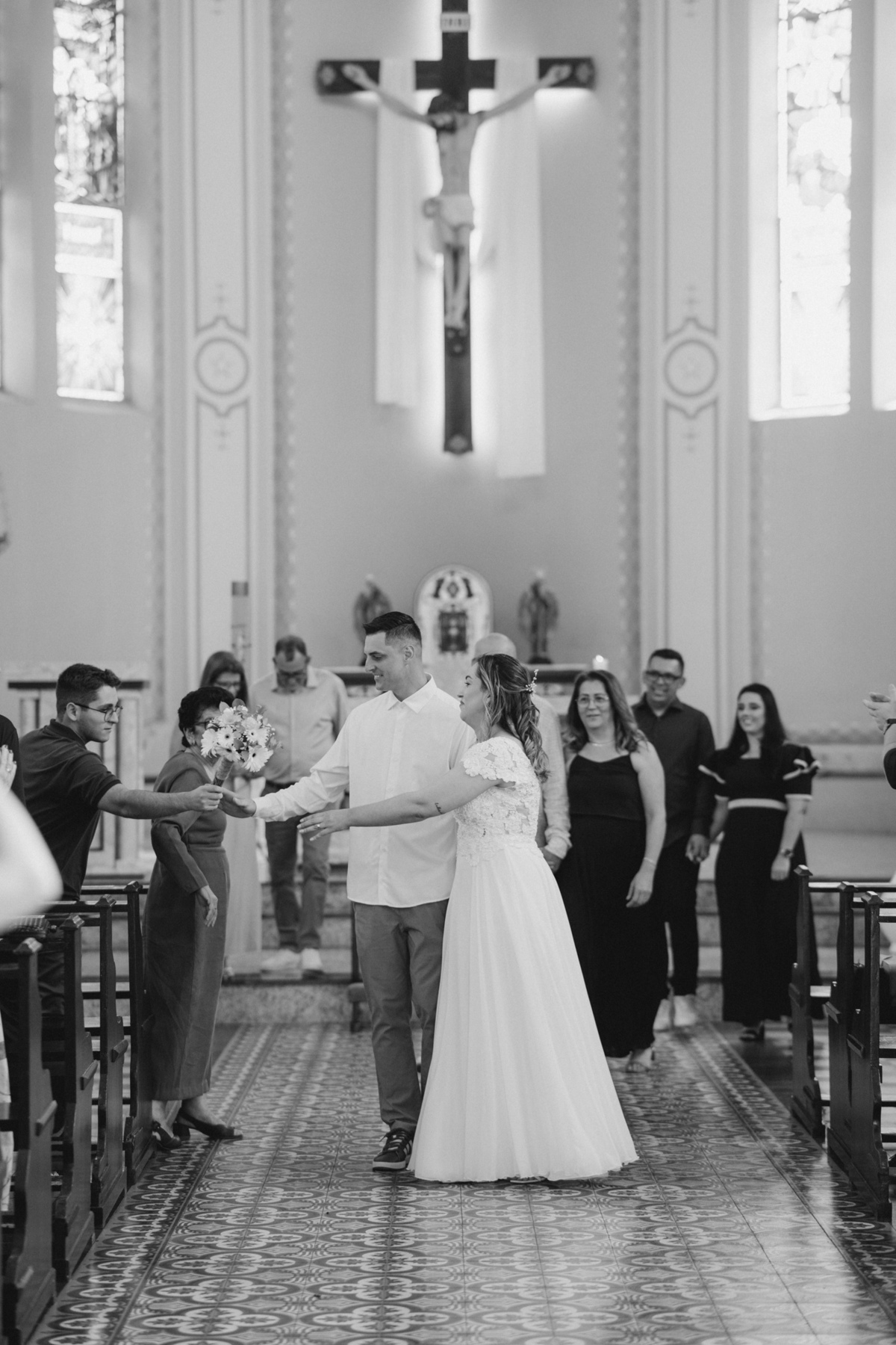 fotografo-em-osorio-litoral-norte-rio-grande-do-sul-felipe-lopes-fotografia-cerimonia-de-casamento-igreja-catolica-noivos-em-maquiné-paroquia-santo-andre-avelino