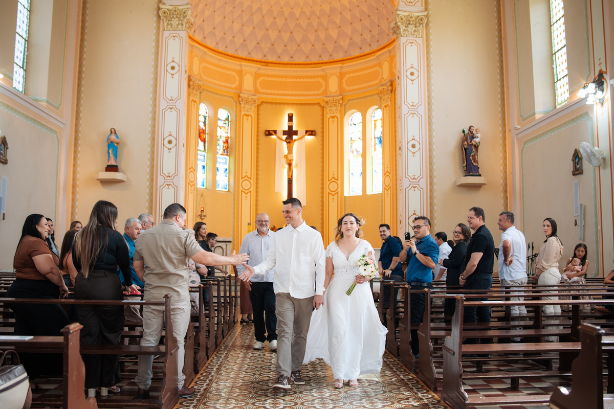 fotografo-em-osorio-litoral-norte-rio-grande-do-sul-felipe-lopes-fotografia-cerimonia-de-casamento-igreja-catolica-noivos-em-maquiné-paroquia-santo-andre-avelino