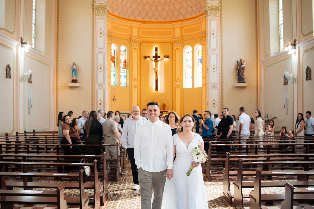 fotografo-em-osorio-litoral-norte-rio-grande-do-sul-felipe-lopes-fotografia-cerimonia-de-casamento-igreja-catolica-noivos-em-maquiné-paroquia-santo-andre-avelino