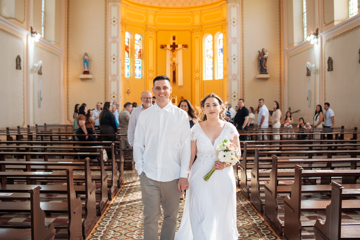 fotografo-em-osorio-litoral-norte-rio-grande-do-sul-felipe-lopes-fotografia-cerimonia-de-casamento-igreja-catolica-noivos-em-maquiné-paroquia-santo-andre-avelino